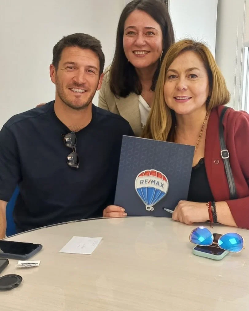 🏡✨ ¡Otro cliente feliz con RE/MAX Pro! ✨🏡
En RE/MAX Pro seguimos haciendo realidad los sueños de nuestros clientes 💙
Gracias a la asesoría integral de nuestra agente Verónica Santibáñez 🤝 y el respaldo le