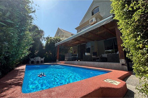 Casa de Lujo en La Dehesa con Piscina y Quincho