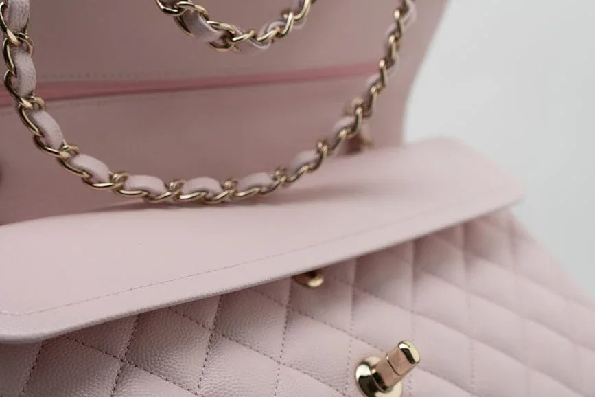chanel-handbag-22p-light-pink-caviar-quilted-classic-flap-medium-lghw-redeluxe-40614186287414.webp