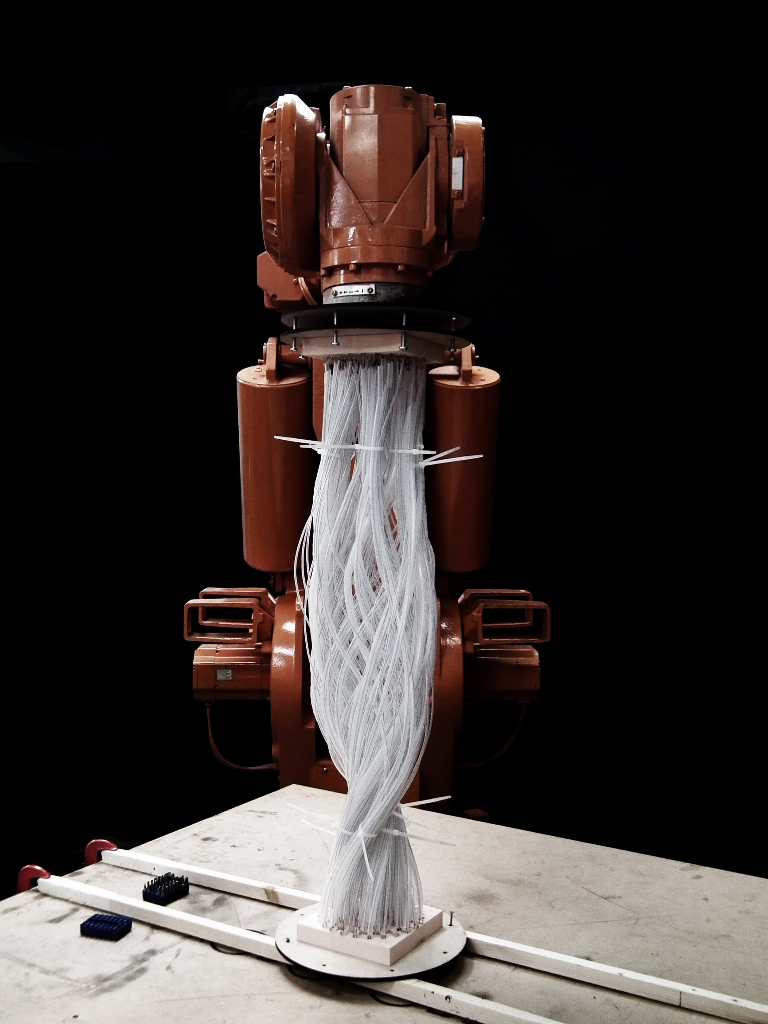 R4D4_wired_model_L_111_initial_02 (1).jpg
