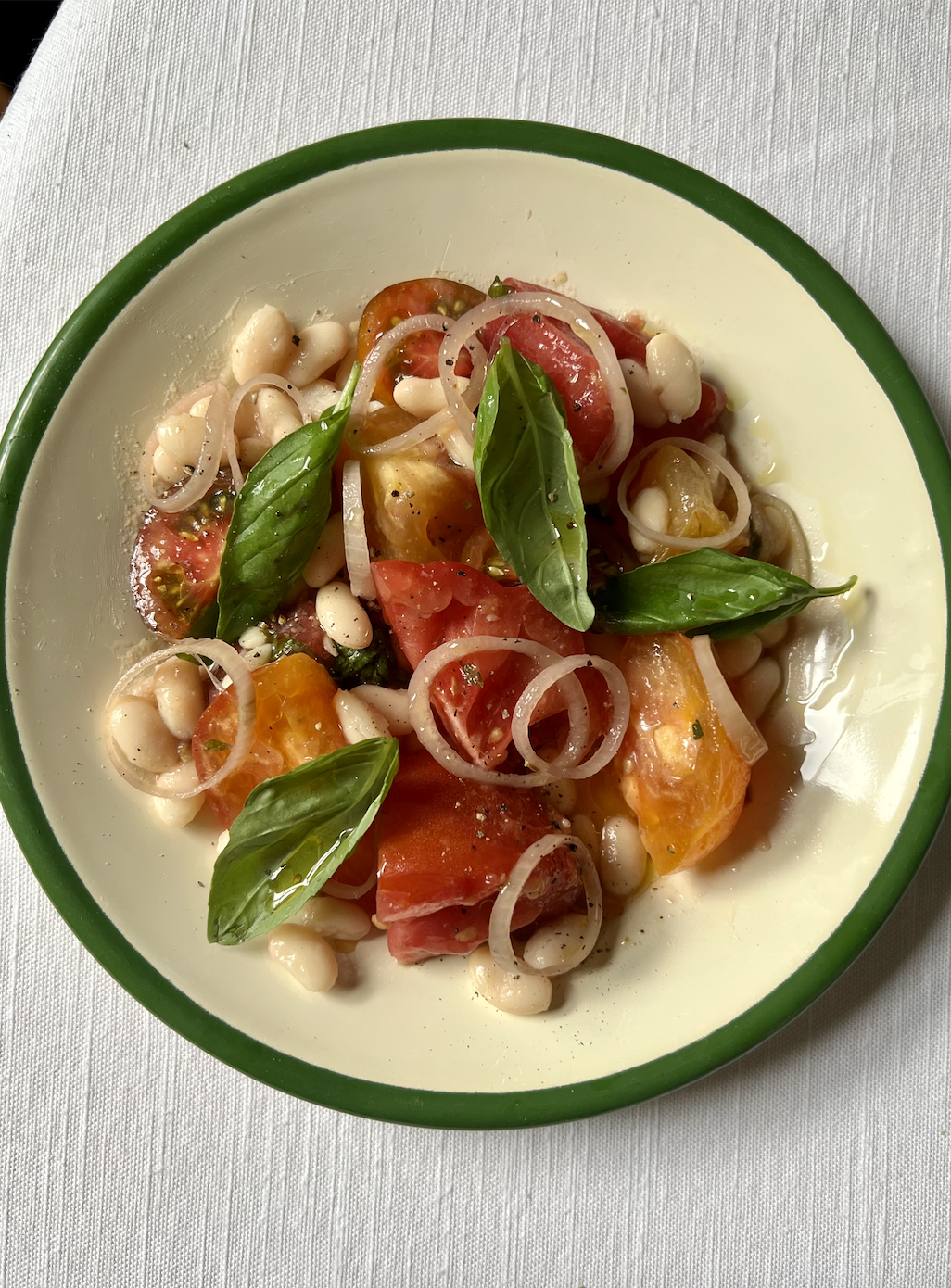 Tomatoes, white beans & shallots