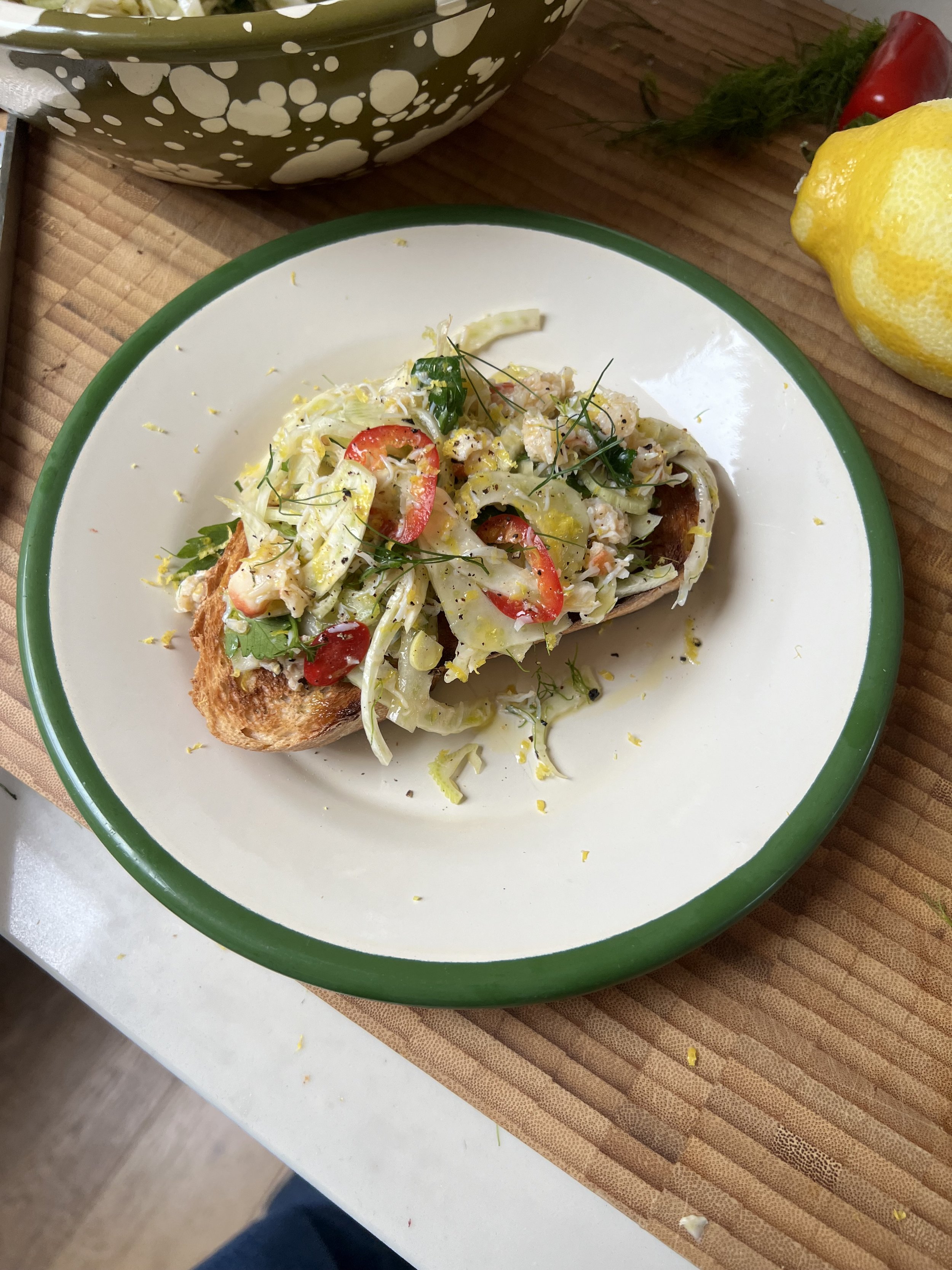 Crab and fennel toasts