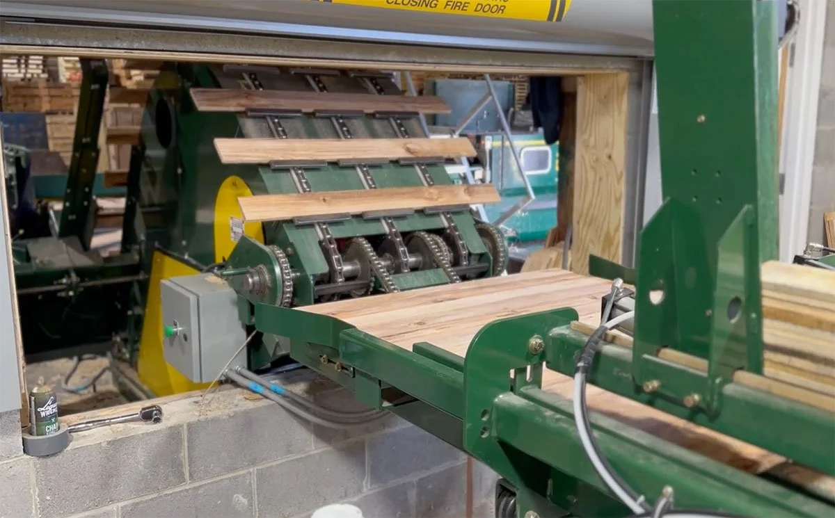 wood boards on pallet assembly machine