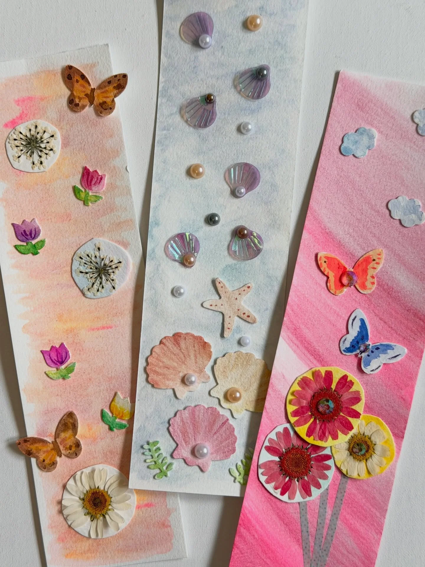 A little creative moment&hellip; just for you! 🌷

I&rsquo;ve been slowly painting, cutting, and gathering all the pieces for something special.

I am partnering with The Tiny Tassel to bring you a Bookmark Bar where you can slow down and create some