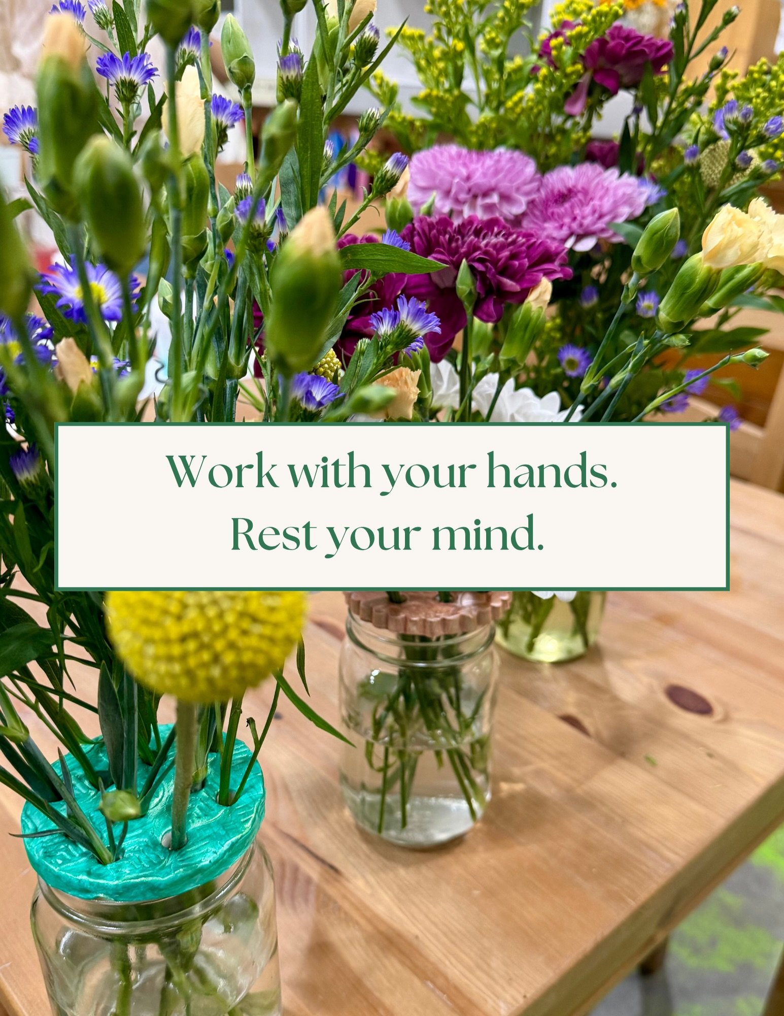 A gentle reminder that registration closes tonight for Friday&rsquo;s porch workshop.

If you&rsquo;ve been thinking about joining us, this is your sign!

We&rsquo;ll spend the evening creating clay flower frogs, arranging fresh flowers, sipping mock