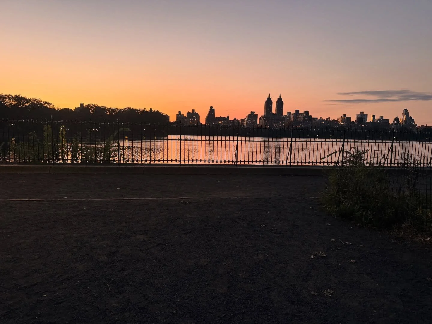 The temps are dropping, sun is setting earlier, feels like fall is in the air!!

#TunesTuesday

Lace up and press play! #RoRC

#RunHardRockHarder #NYCRunning #CentralParkMiles #RunClubVibes