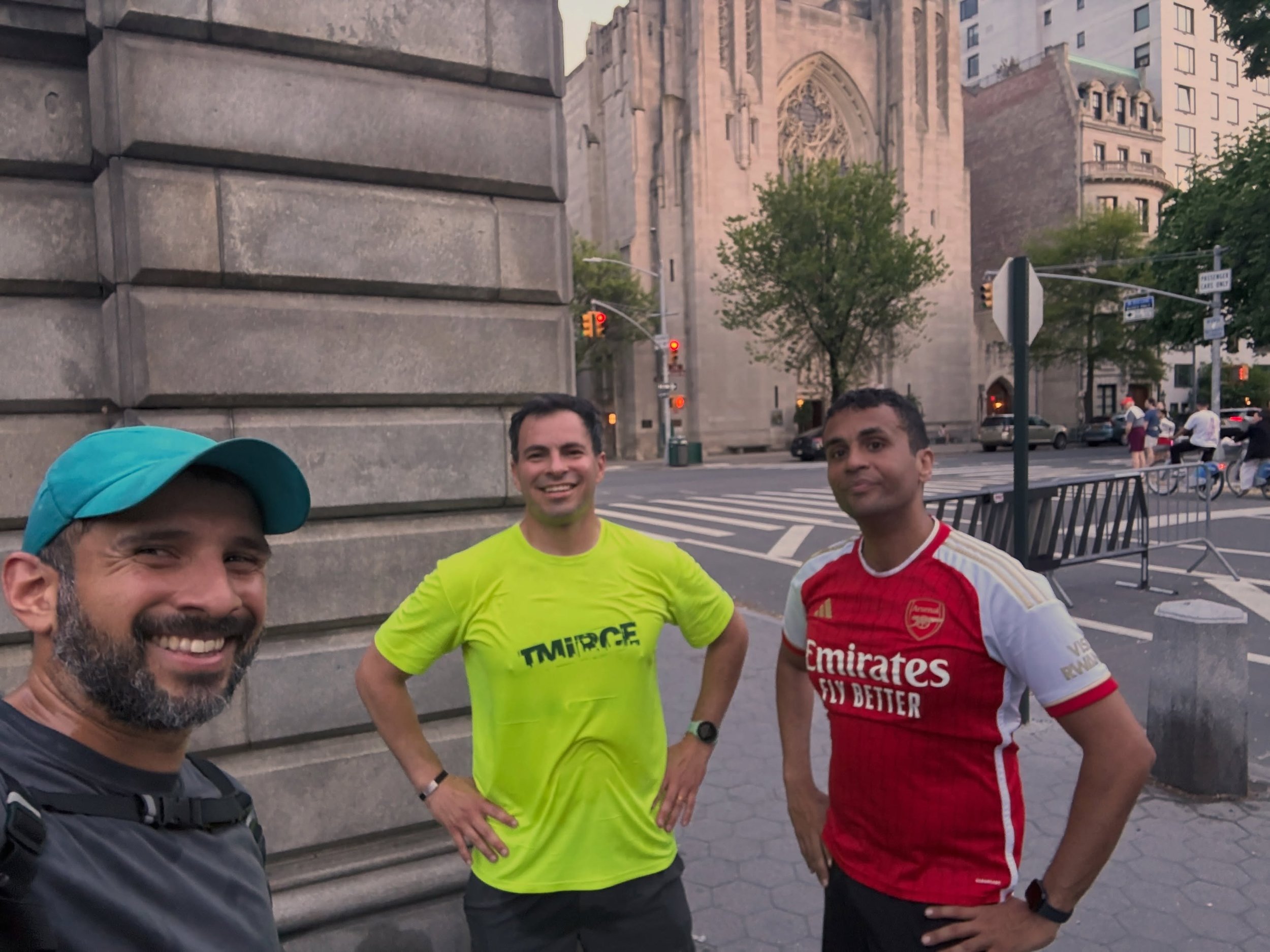 Toasty Cinco de Mayo run! Powered by CLo&rsquo;s chaos &ldquo;Press Play&rdquo; list of liked songs. Rehydrated with curb side tasty treats at @cityswiggers

Lace up, press play!

#nycrunning #rorc