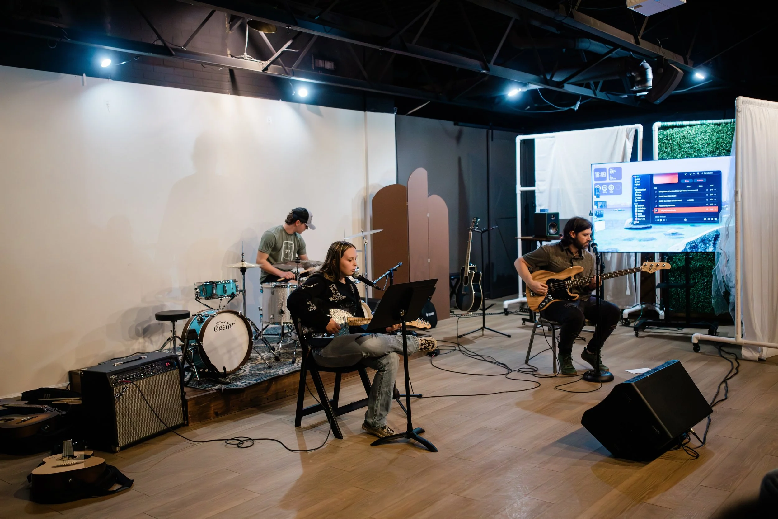 Teen Guitar Year 2+ / Mondays @ 7:25pm