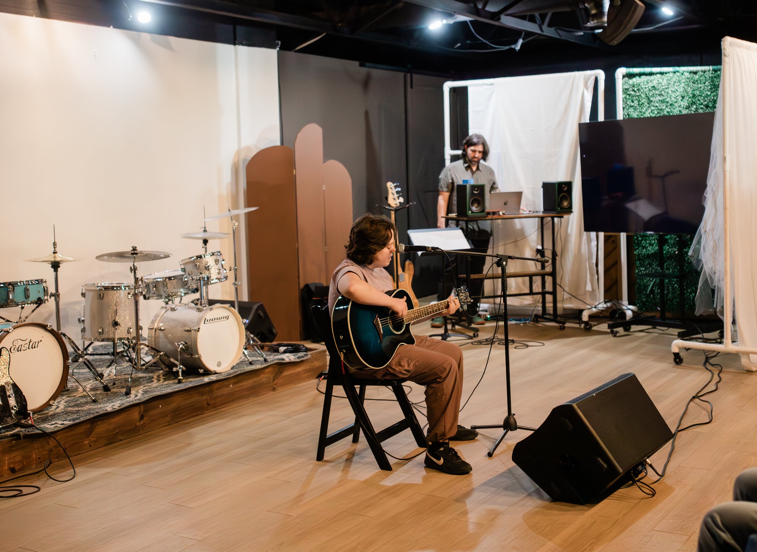 Teen Guitar / Mondays @ 6:50pm
