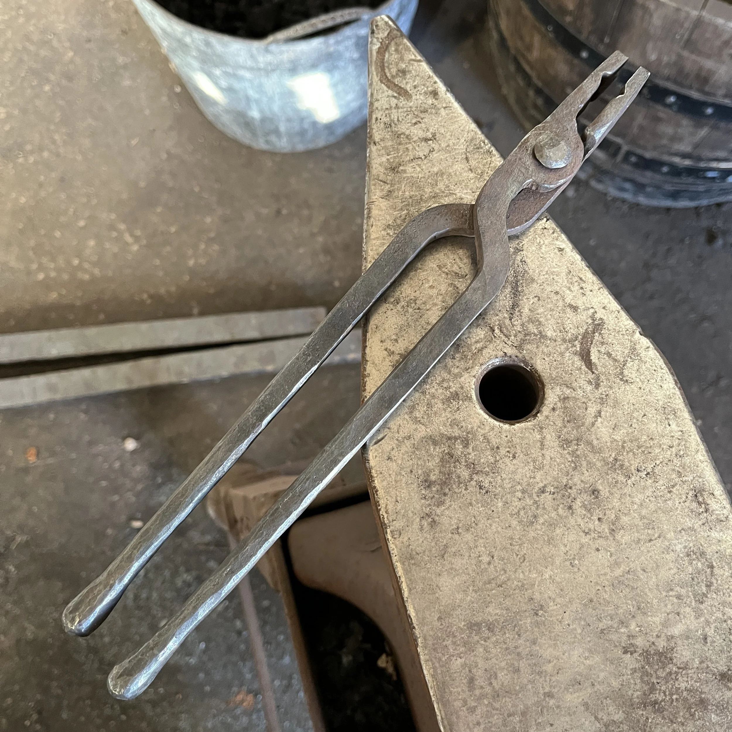 tongs.jpg
