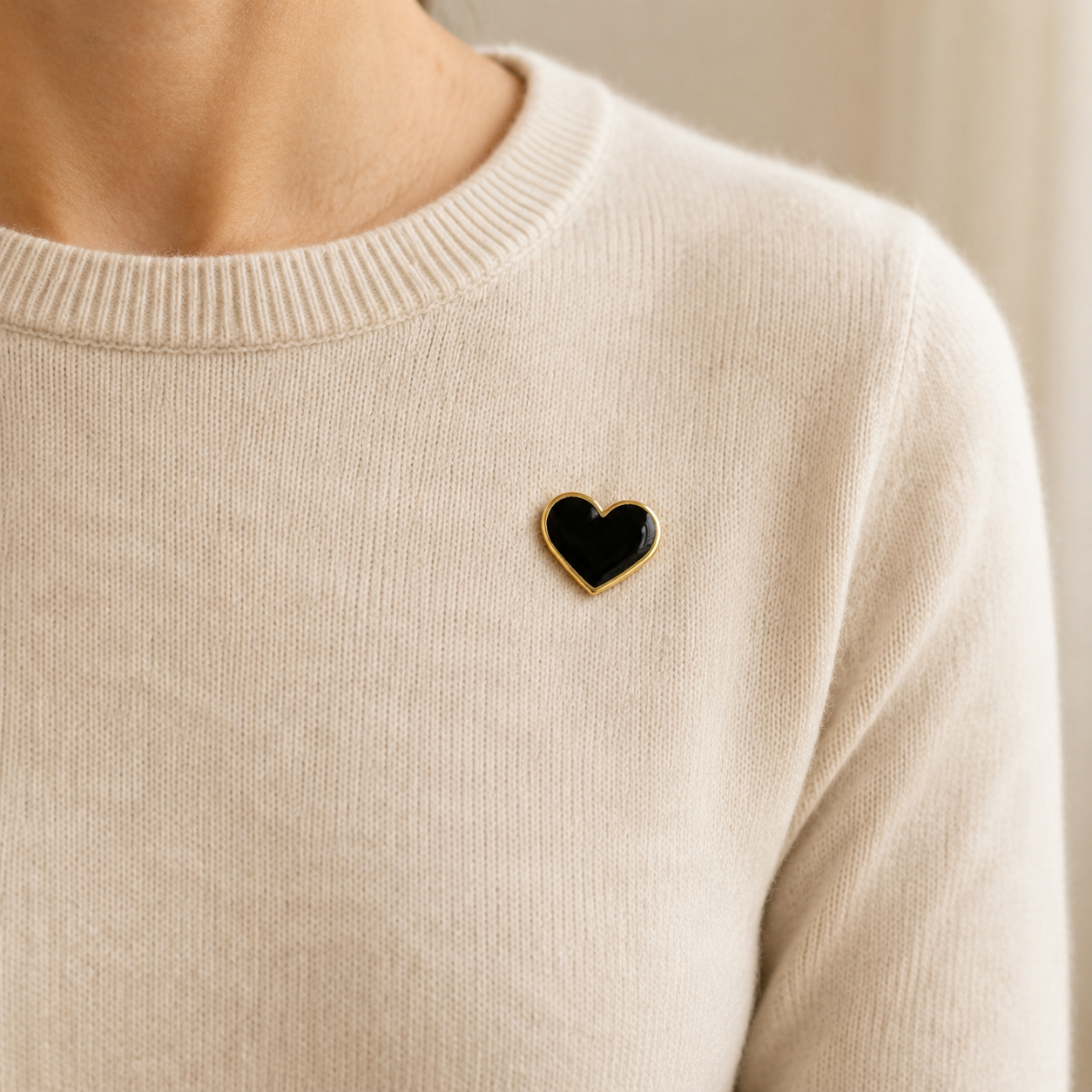 mourning-heart-pin-worn-visible-symbol-of-grief.png