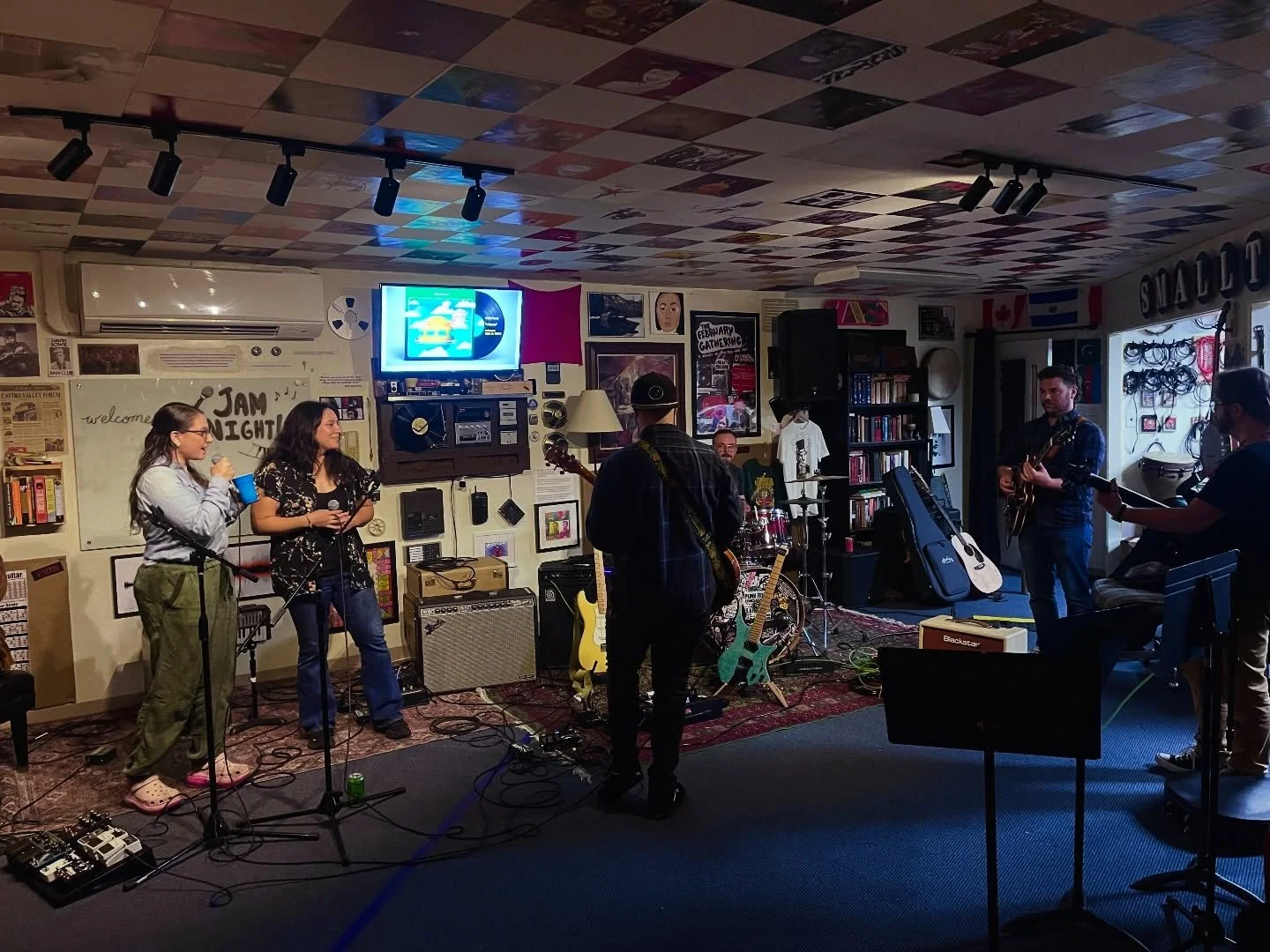 Last nights&rsquo; Jam night was so much fun! Thank you all for coming to @smalltownsociety and allowing me to be your host last night! 

Keep an eye on social media, so much more music and events to come in 2026!