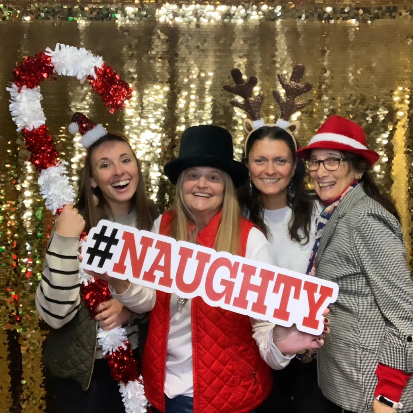 I had so much fun last night at the @sycbapa Christmas Party! Thanks @j_love311 @marybeari and @emilyjcover for putting together such a great event.

@kayla_rae_stone @michelle_gemmill &amp; Maria - loved hanging out with you ladies! ❤️