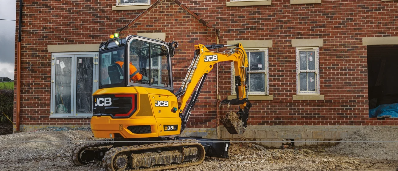 35z-1-mini-excavator-3.webp