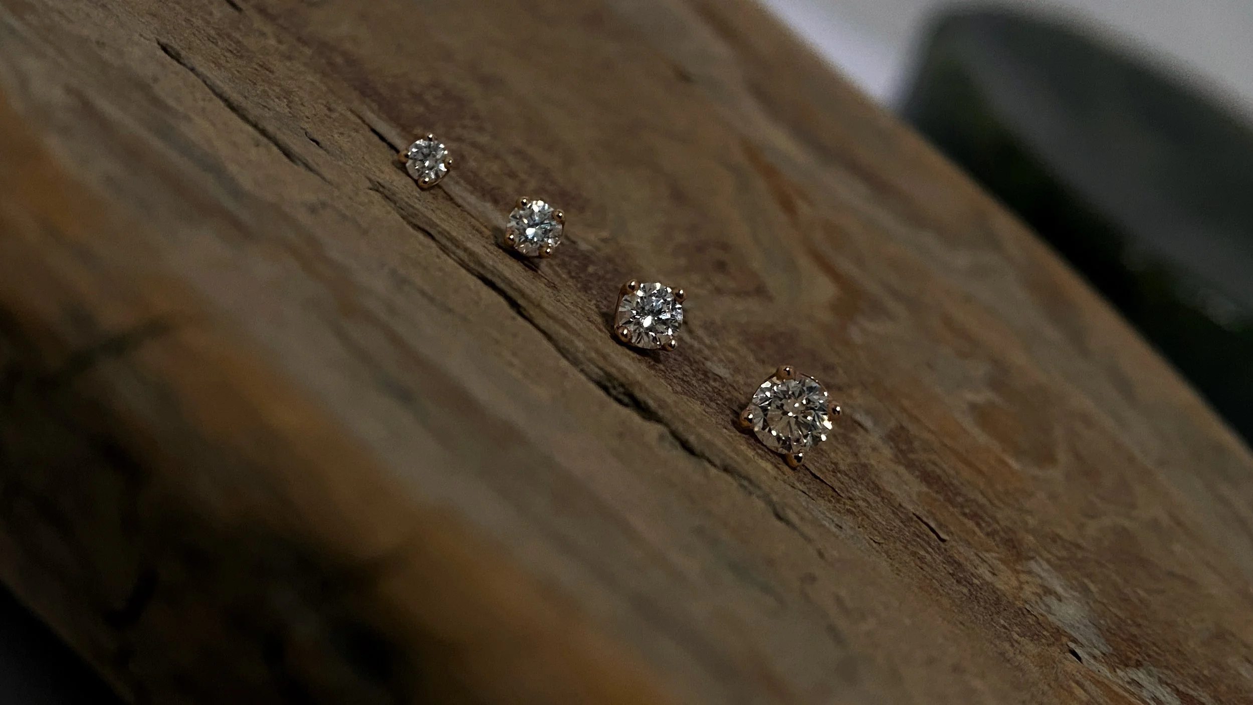 BVLA 14k Round Prong