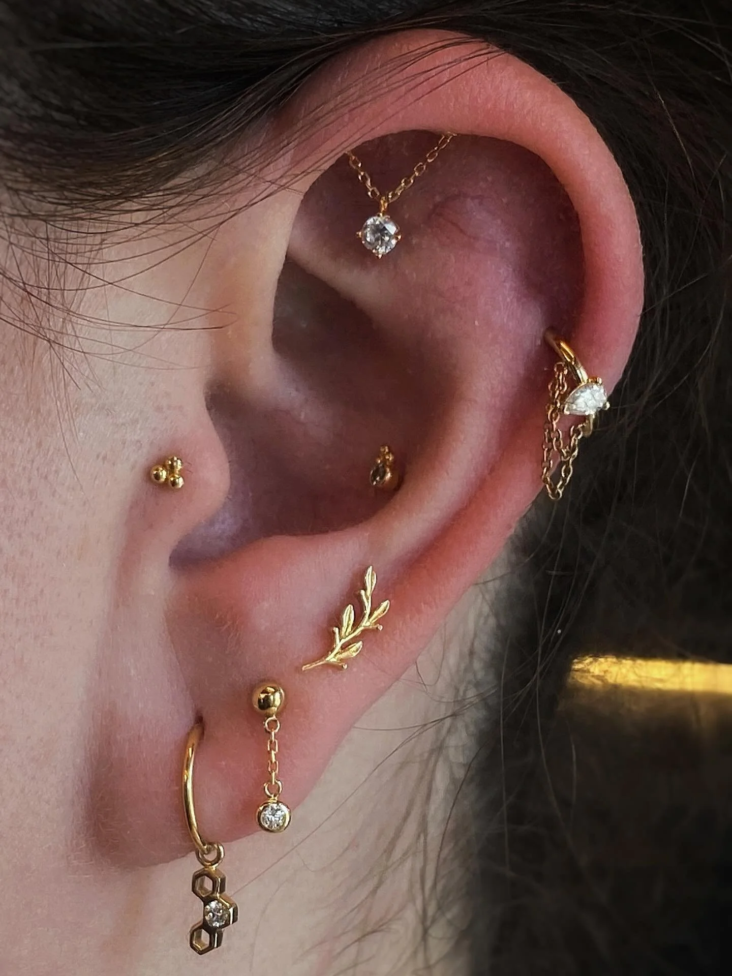 Part 2! We didn&rsquo;t add any new piercings to this ear, but @sixbodyart did install the beautiful Call Me! from @bvla to the helix. Love a little texture and movement moment ✨✨✨

💍 @bvla @bvlalove
📸 @straange.lynn 

#exotixstudios #exotixstudios
