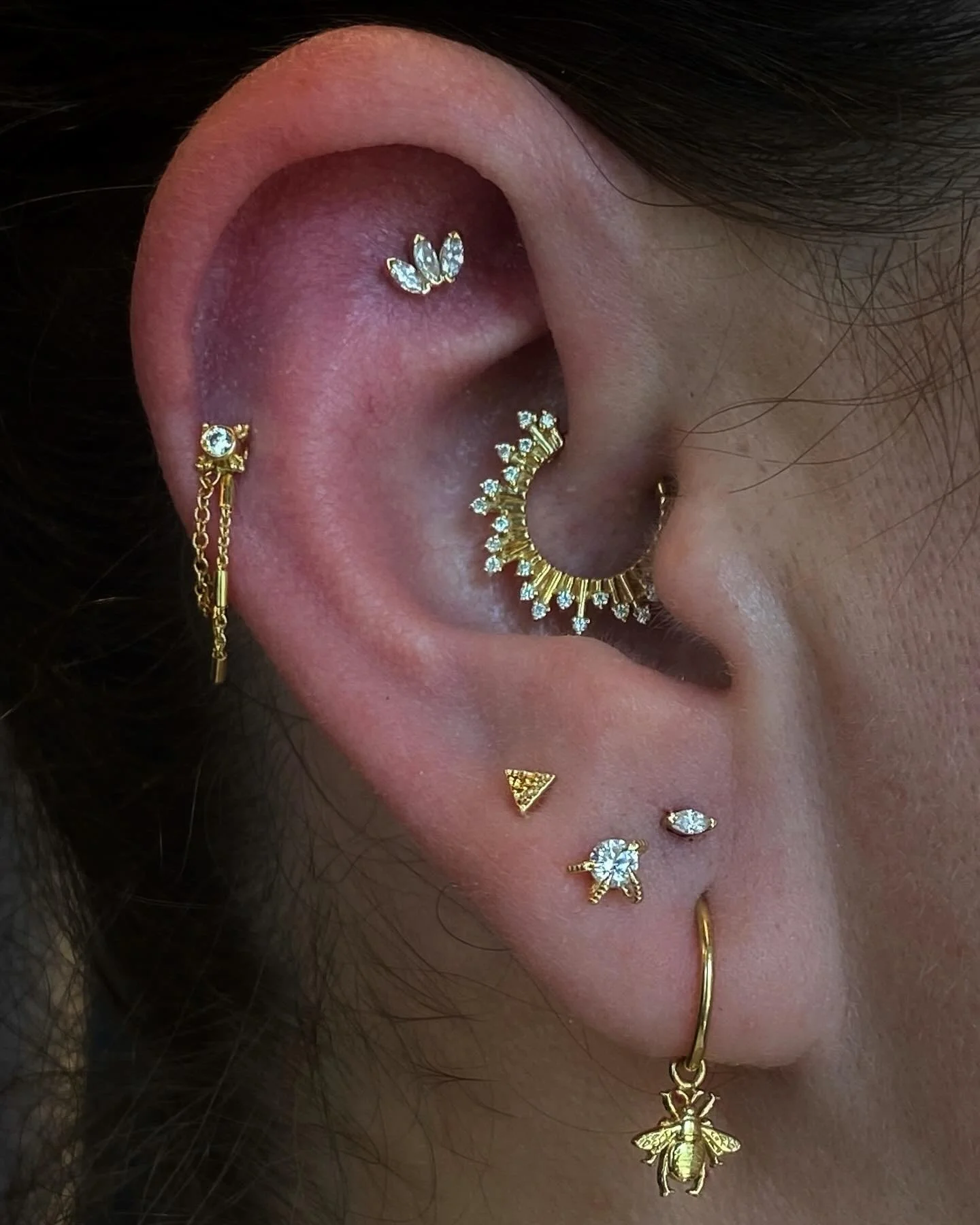 @sixbodyart had the pleasure of adding the faux rook and stacked lobe piercings to this gorgeous ear today. He also got to work on the other ear as well, stay tuned for part 2! 

✨✨✨

#exotixstudios #exotixstudiostoronto #bvla #bvlalove #professional