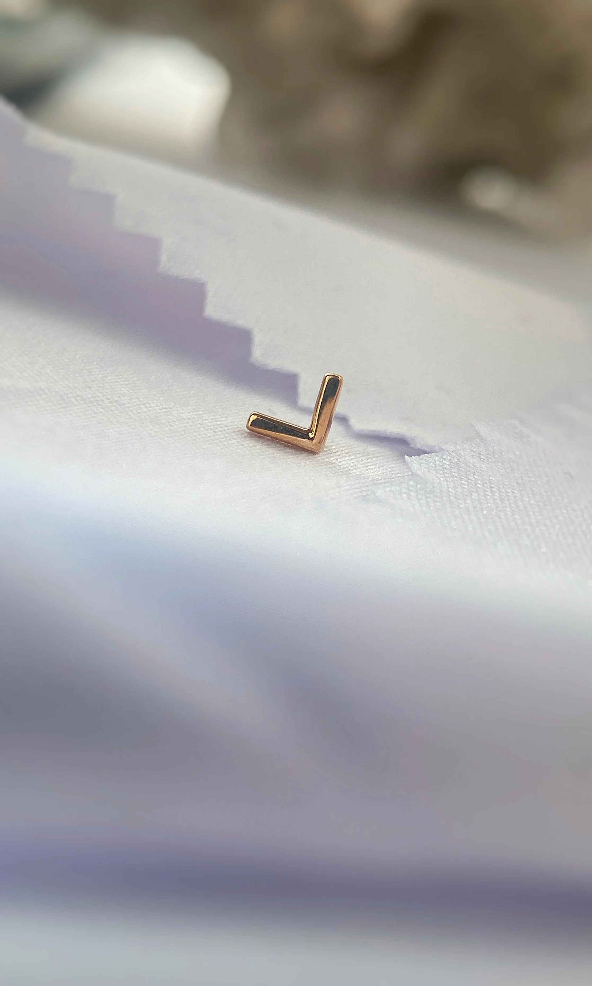 BVLA 14k Gold Flat V