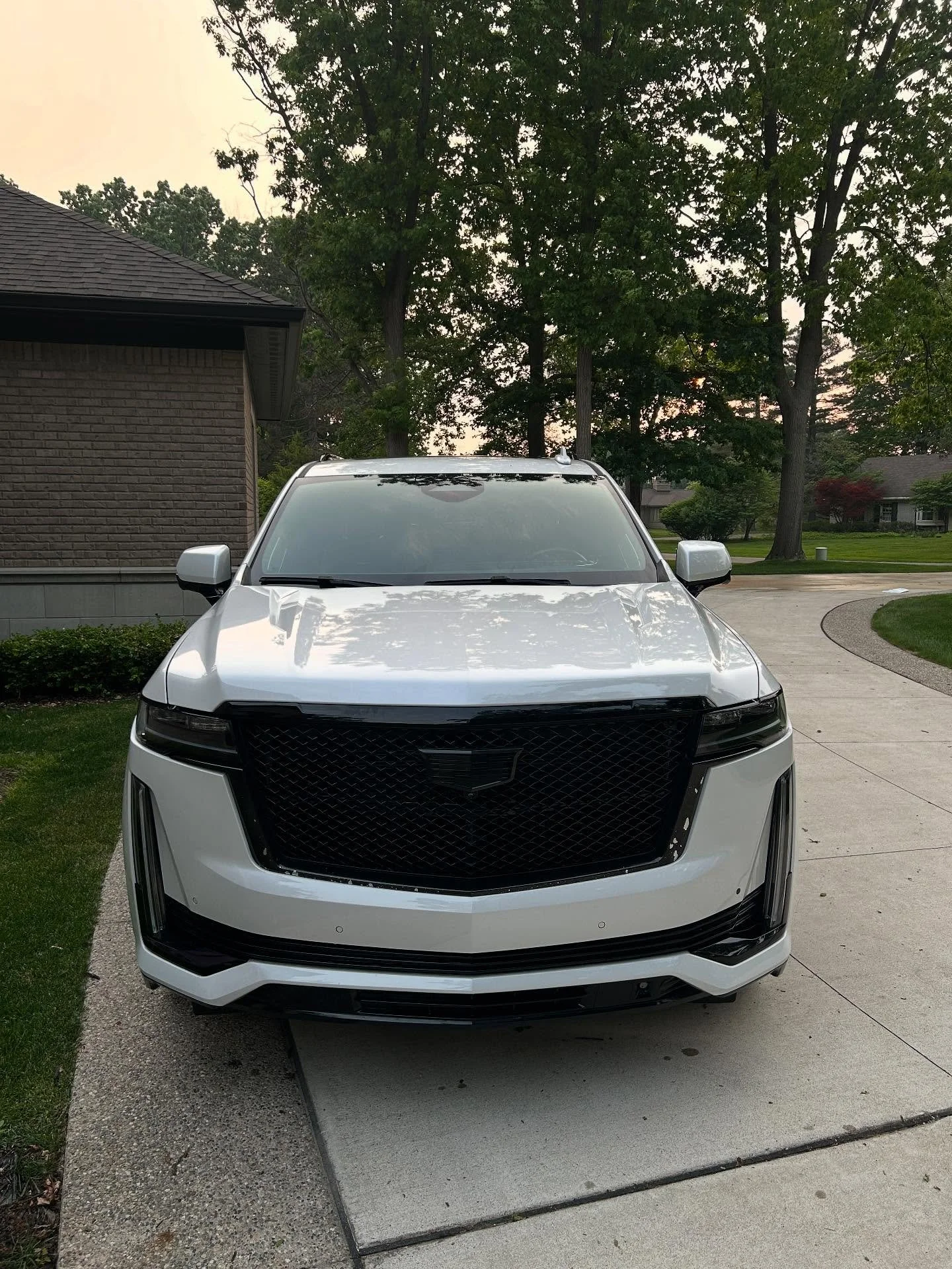 After picture of this Ceramic Coated Escalade. Trust us to take care of your vehicle! Our process is entirely safe yet effective. #detailing #autodetail #autodetailing #bloomfieldhills #oaklandcounty #luxurydetailing
☎️ (248)-600-6808
📍 Bloomfield