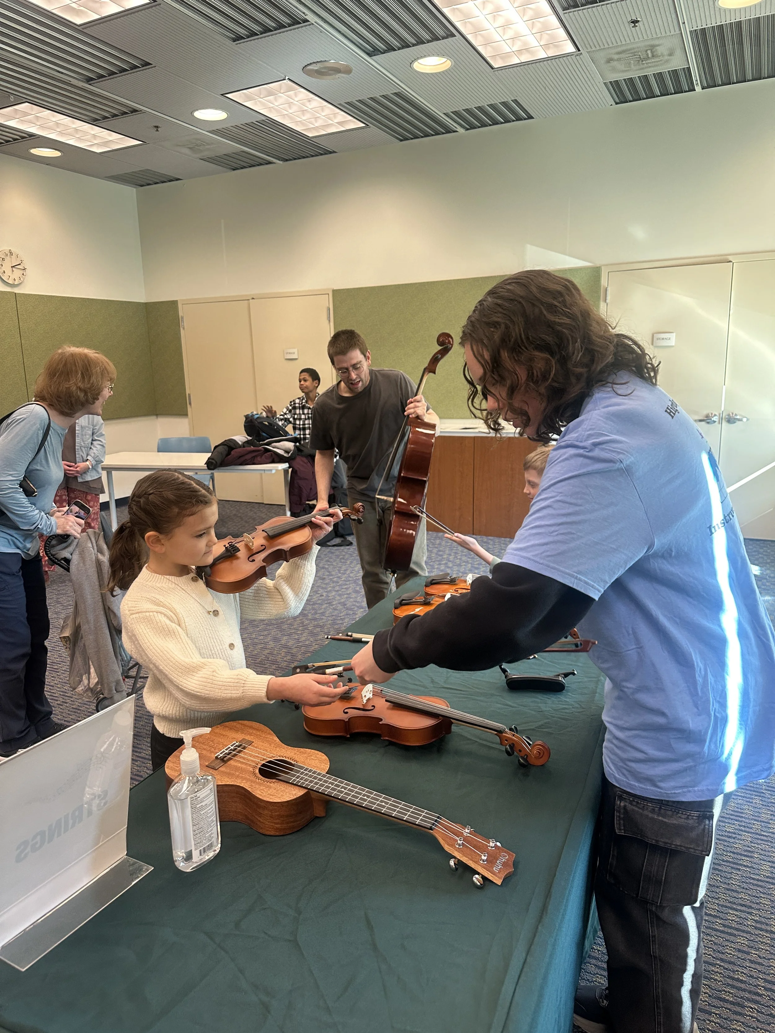 Rebecca Robuck volunteers at columbia library instrument petting zoo.JPG