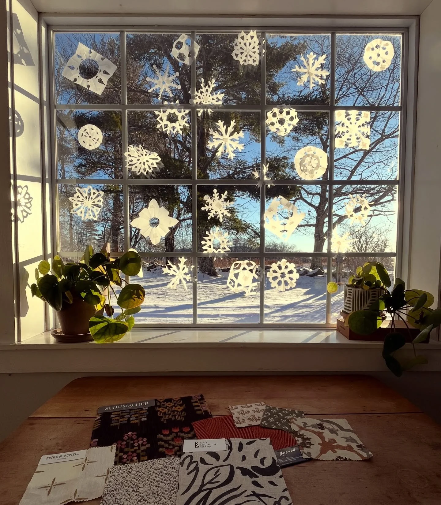 Light streaming into the WRKroom studio this morning. I decorate the studio window each season with the kids and snowflakes are their favorite to make ❄️