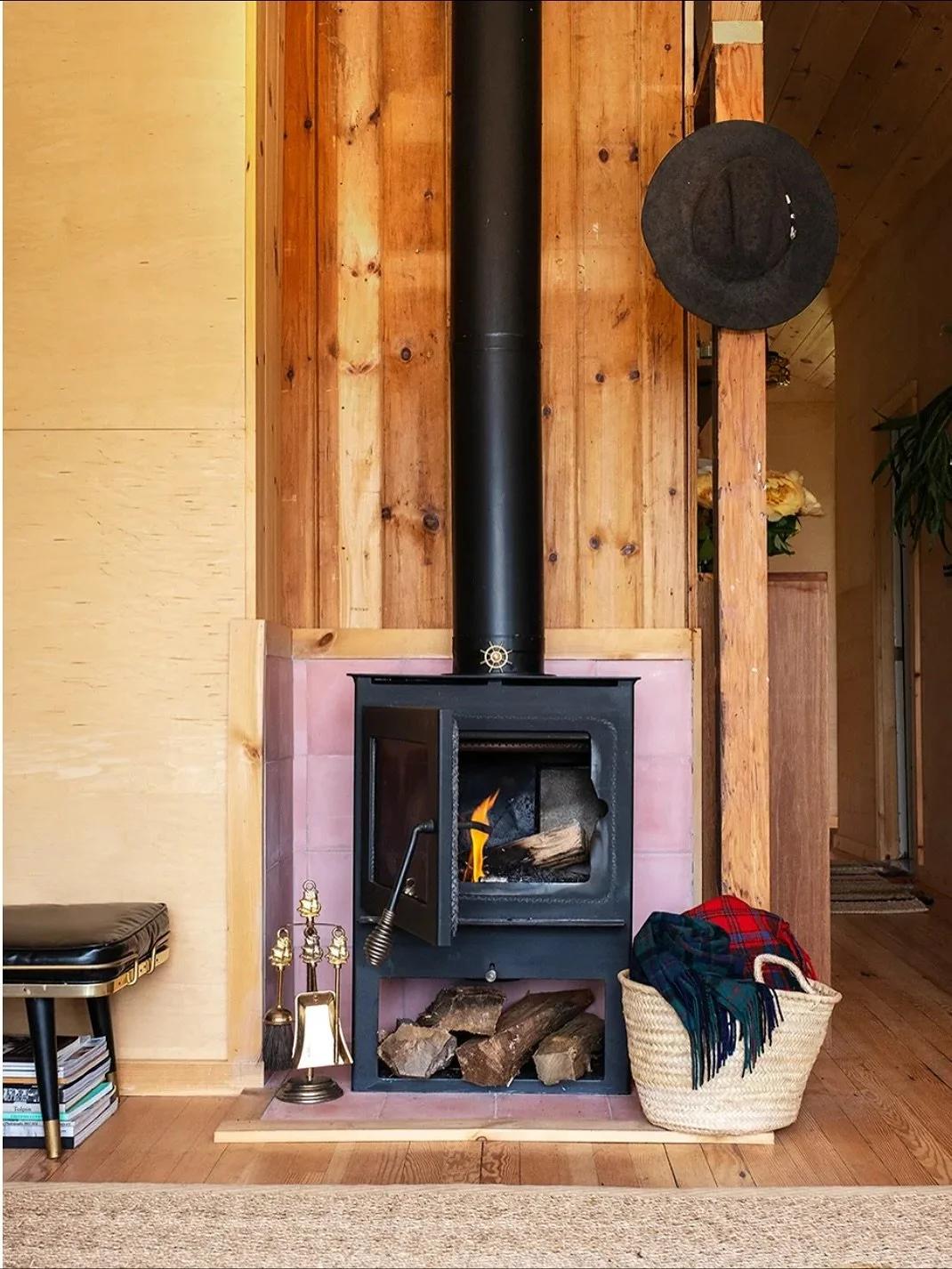 As the days get shorter and the temps drop we&rsquo;re appreciating warm wood tones in our interior finish inspiration. Enjoy this small selection of cozy spaces by talented designers that we&rsquo;ve recently loved and saved 🫶

Image 1: @dominomag 