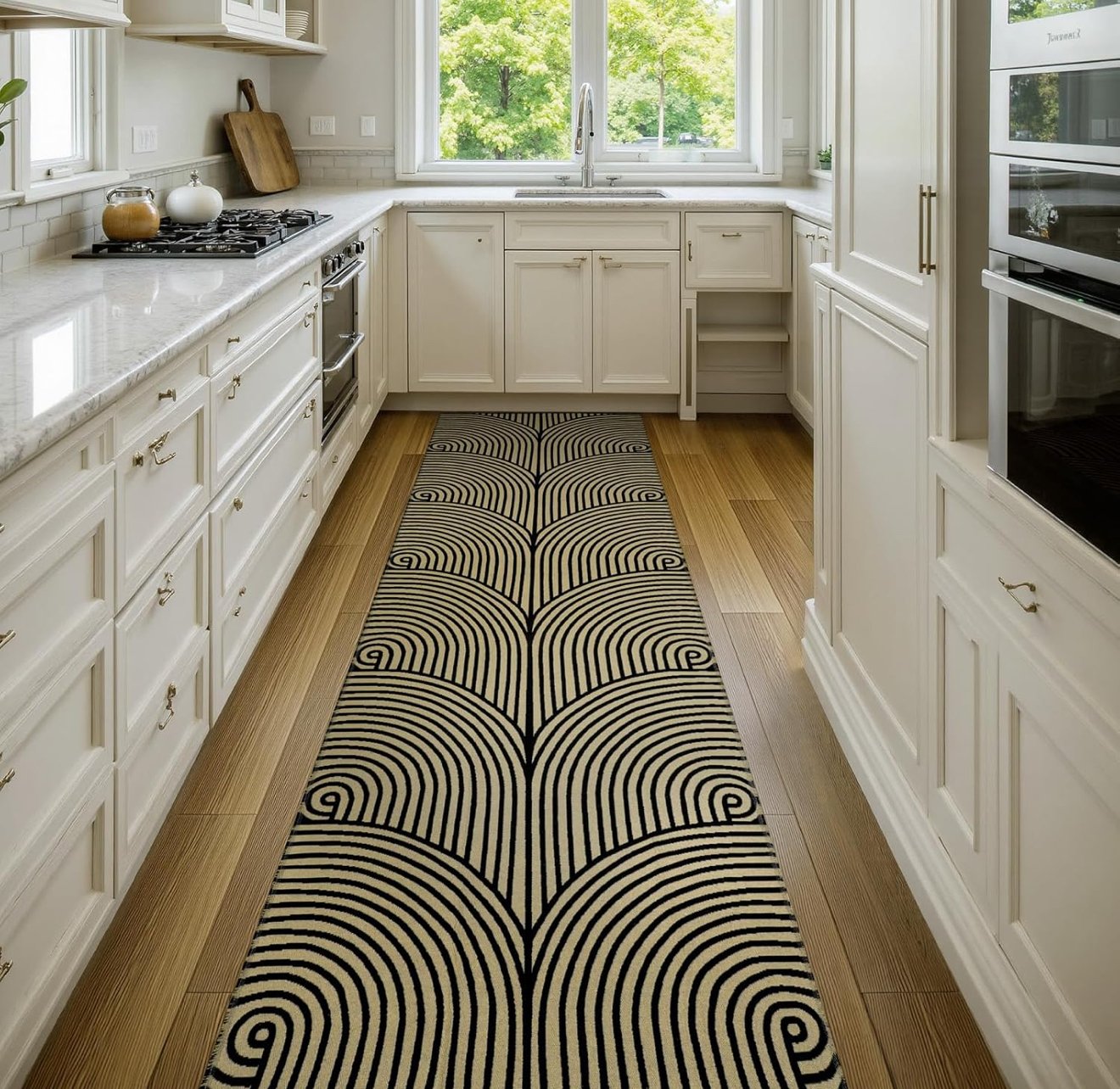Simplicity Meets Comfort: The Tan & Black Minimalist Rug for a Stylish Home