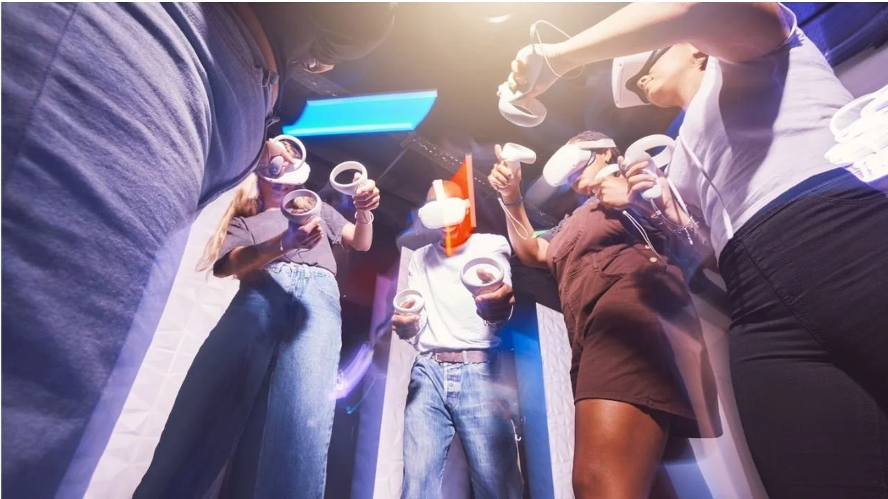 5 Friends in Vr Headsets interacting with one another in a Free Roaming ARENA