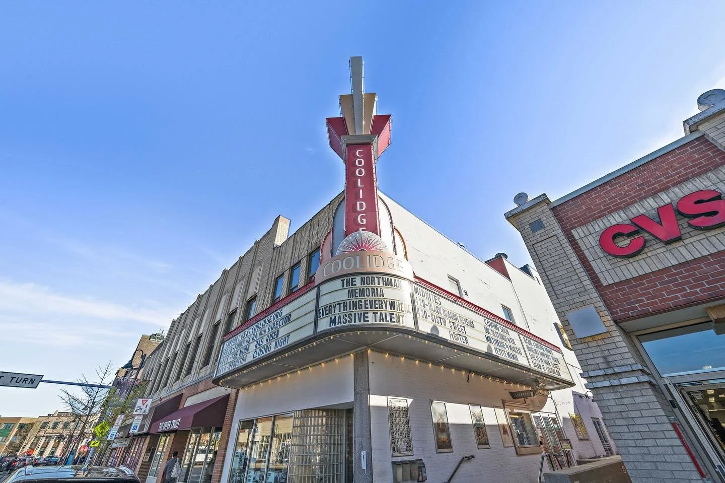 Picture this: Friday night, lights on Beacon Street, and @thecoolidge just steps away. ✨ At 80onVernon, you&rsquo;re never far from the energy and culture that make Coolidge Corner one of Brookline&rsquo;s most beloved destinations.

📲 Get in touch 