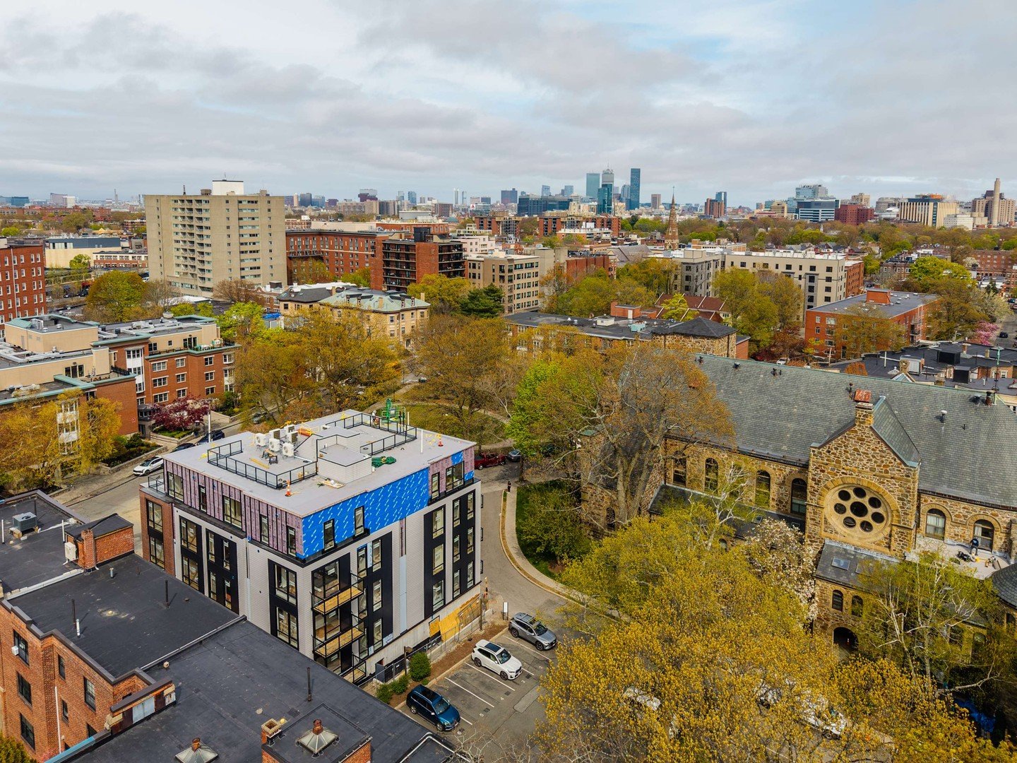 Spring and summer living at 80onVernon is all about having everything within reach. ☀️ From Coolidge Corner dining and local shops to parks, caf&eacute;s, and easy access into Boston, the best of Brookline is right outside your door.

📍80 Vernon Str