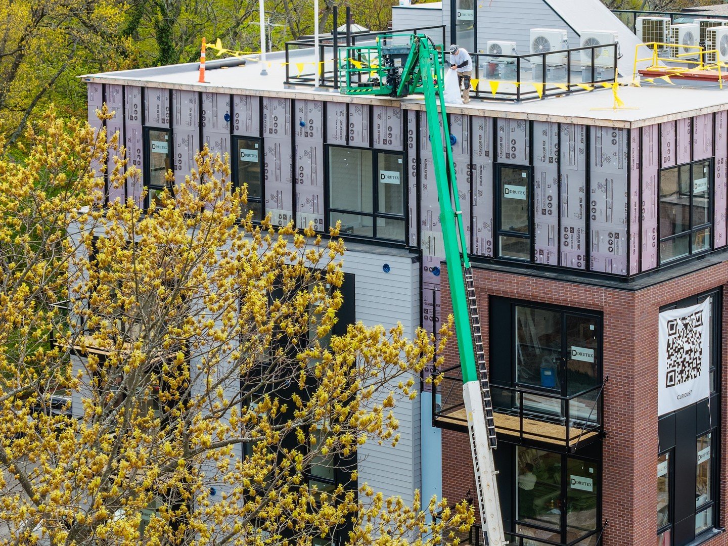 The decks are coming together at 80onVernon, and it&rsquo;s easy to picture how special these outdoor spaces will be this summer. ☀️ From morning coffee to warm evening views, they&rsquo;re set to bring a whole new layer of living to these residences