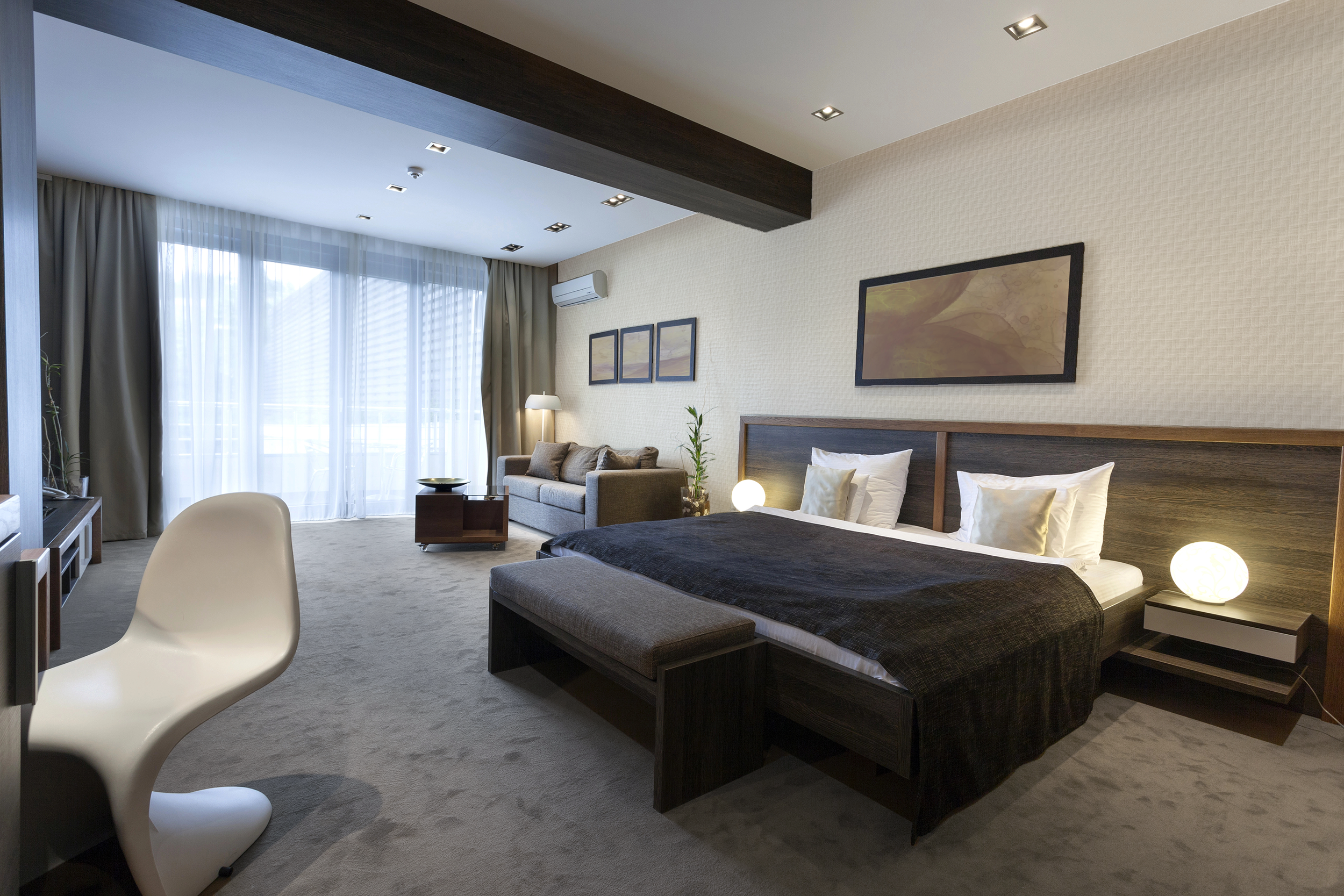 Glimmer Hotel Guest room.png