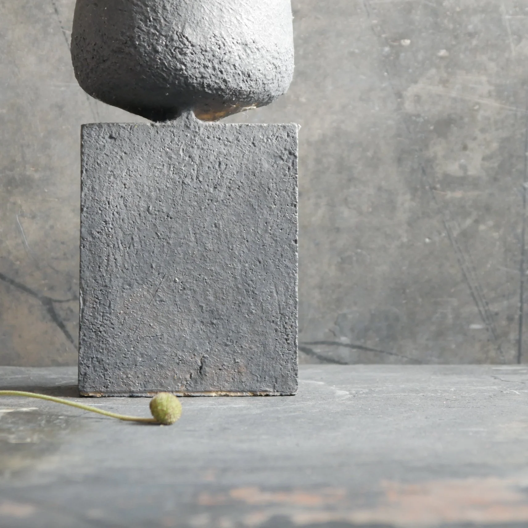 black bowl on cube by Andy van Vliet