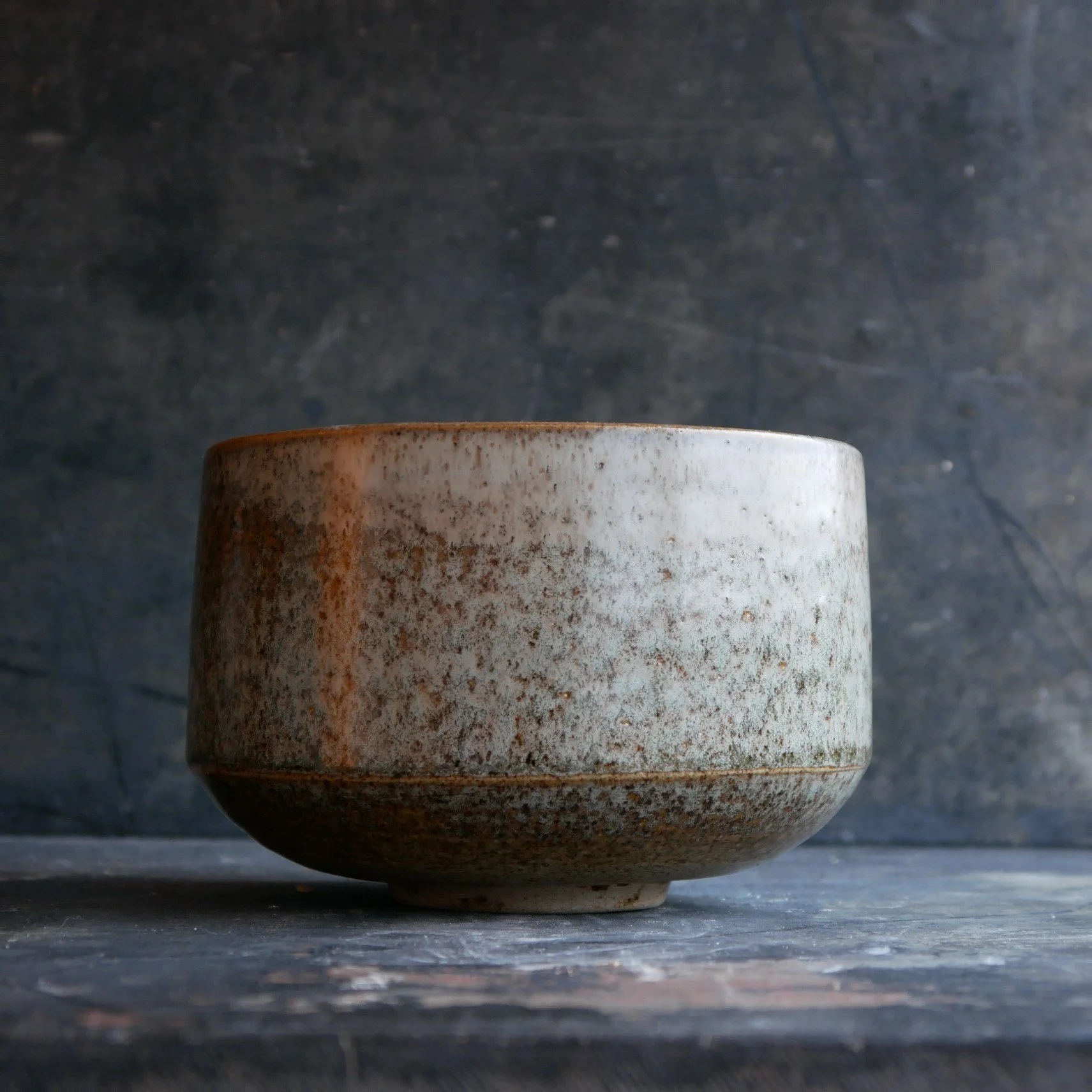 mottled green colour bowl by Andy van Vliet