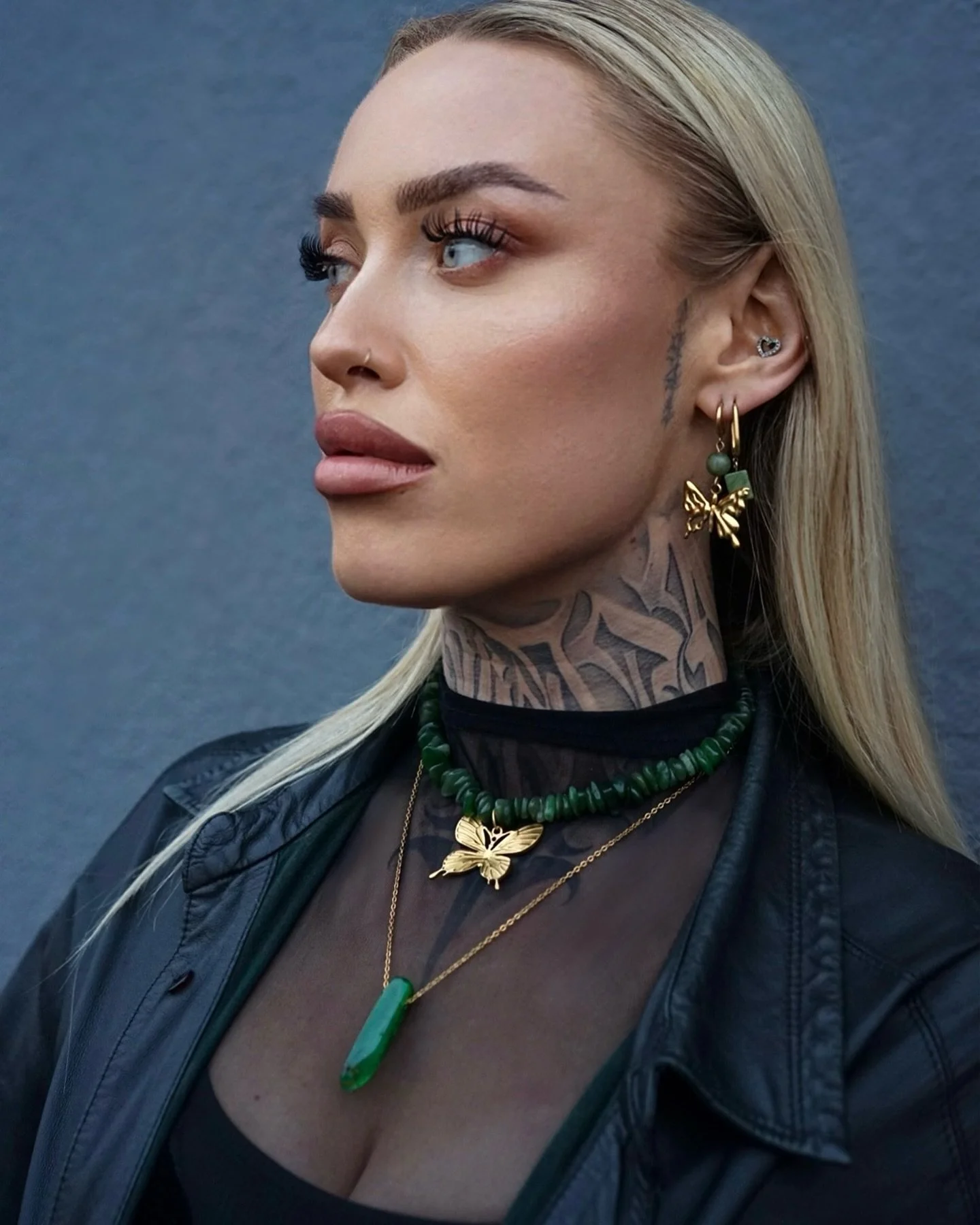 Green Vibe Check. ✅

My Beauty @mwsoul__ is rocking this look with the perfect dose of color and elegance. The clear focus is on the green Jade jewelry &ndash; a gemstone that stands for inner balance and a long, happy life.

This is more than just j