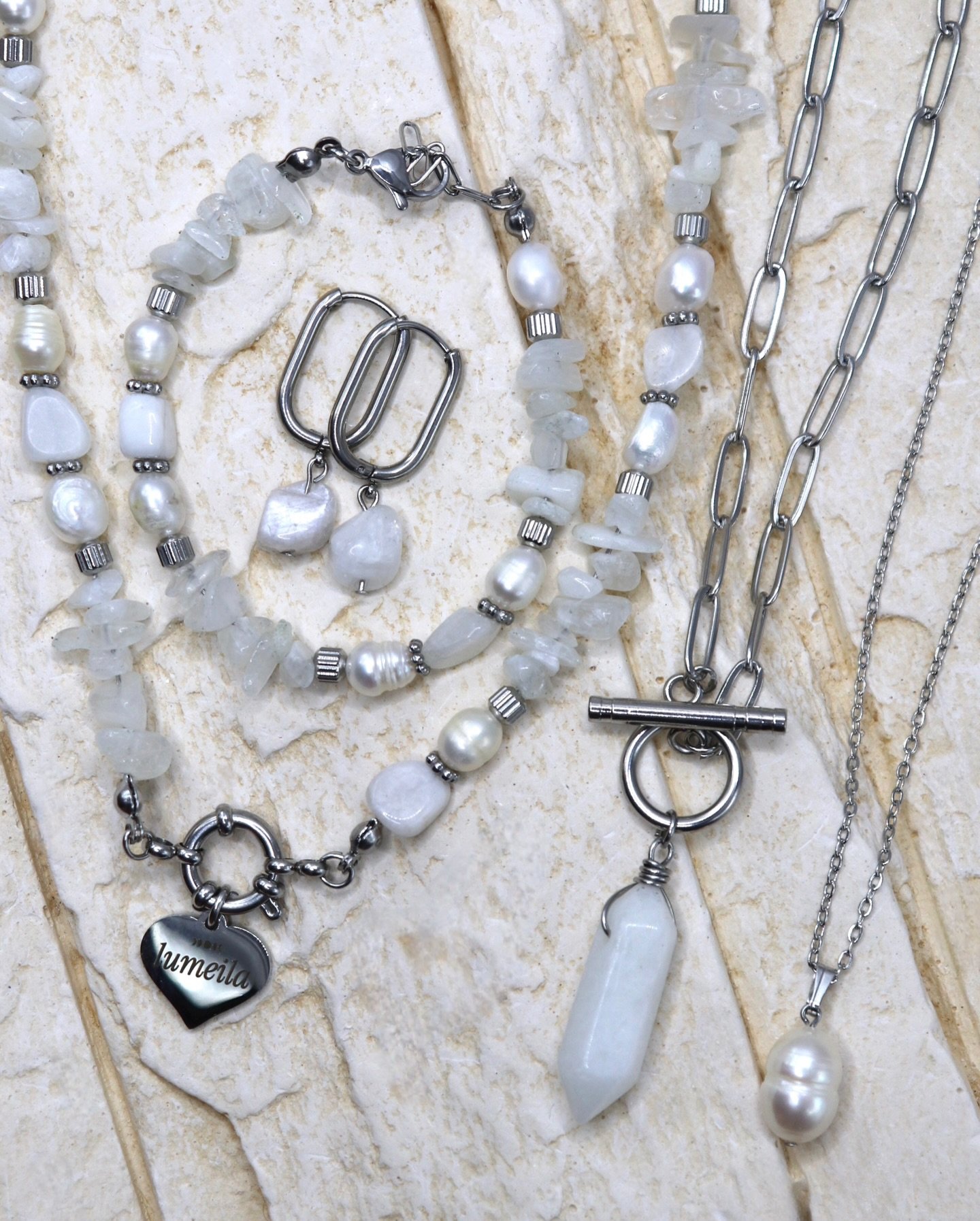 2025 war ein Jahr voller kreativer Momente und wunderbarer Steine. 🌙✨
M&ouml;ge 2026 f&uuml;r euch genauso leuchten wie diese Kristalle! Ich schicke euch ganz viel Licht und positive Energie f&uuml;r den Jahreswechsel.
Kommt gut r&uuml;ber und wir s