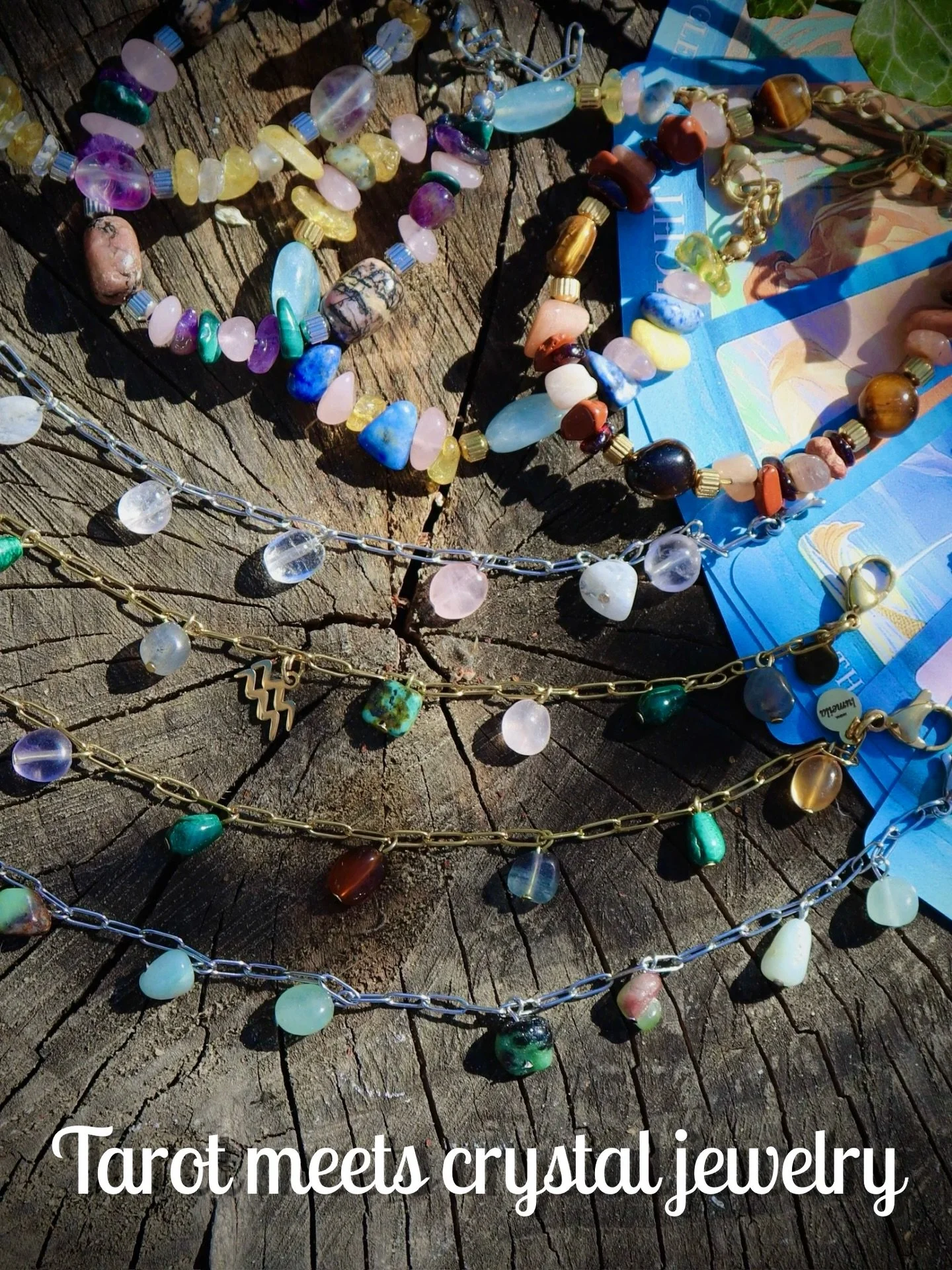 4.4. Recap: Eure Seelenbotschaft, manifestiert in Stein. ✨

Danke f&uuml;r diesen intensiven Portaltag! Es war uns eine Freude, eure Karten-Readings direkt in individuelle Kraftbegleiter f&uuml;r euer Handgelenk zu verwandeln.

Hier zeigen wir euch e