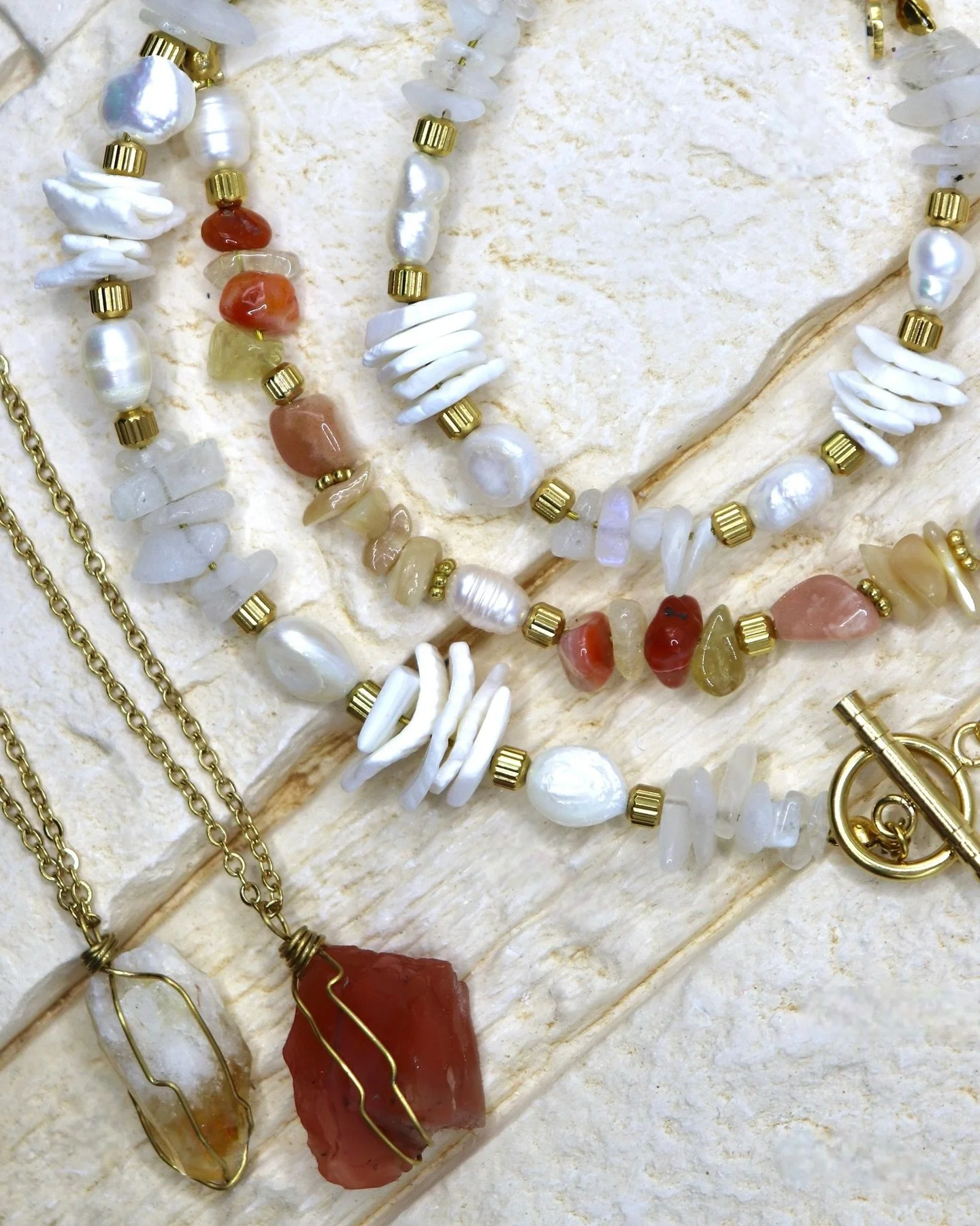 Energie l&uuml;gt nie🤫❤️
10 exklusive Edelstein-Unikate ⚡️ein kleiner Akku f&uuml;r deine Seele - bereit, dich mit positiven Schwingungen und Strahlkraft zu begleiten. ✨

Schreib mir eine PN mit deinen Vorstellung und lass uns gemeinsam dein Seelens