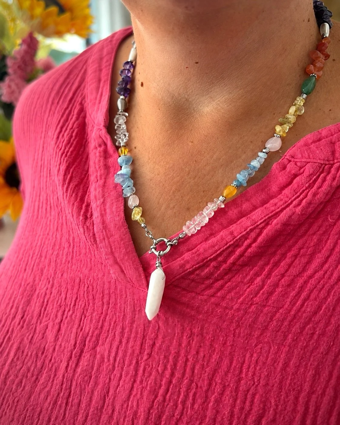 Colorful crystals for sunny souls 🌞

Dein perfekter Sommer-Begleiter voller Leichtigkeit, Farbe &amp; guter Energie ✨

💌 Schreib mir f&uuml;r deine individuelle Crystal-Kette 😍✨

#summerstyle #bohojewelry #crystalenergy #edelsteine #sommervibes lu