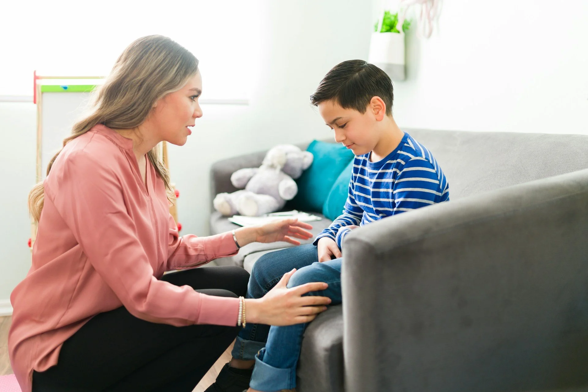 Child receiving EMDR therapy with a licensed counselor at Mackee Counseling