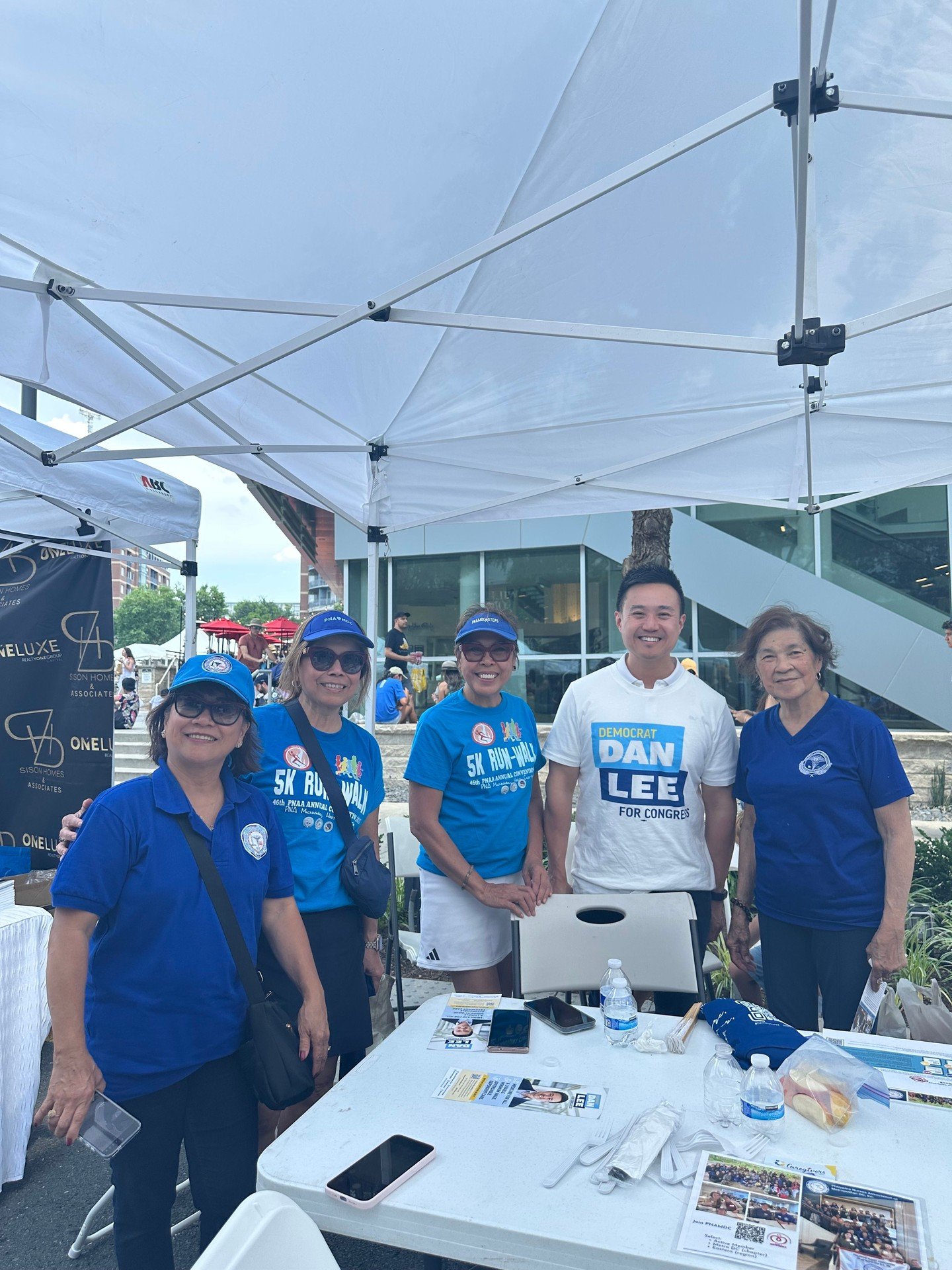Had an amazing time at the Virginia Philippine Independence Day Festival this past weekend. Phil Day Fest was full of amazing vendors, food, and was a true testament to the beauty of the cultures in Fairfax County.
Magkakasama tayo!
#danlee #virgi