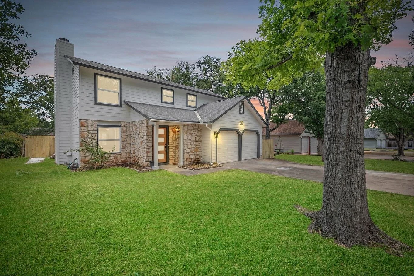 On Market: 4502 Clarno Dr

Swipe to check out one of our latest transformations! 

This fully renovated home blends thoughtful design with comfort and style.

&bull; 3 Bed | 3 Bath | 1,819 SQFT
&bull; Fully renovated kitchen &amp; new appliances 
&bu