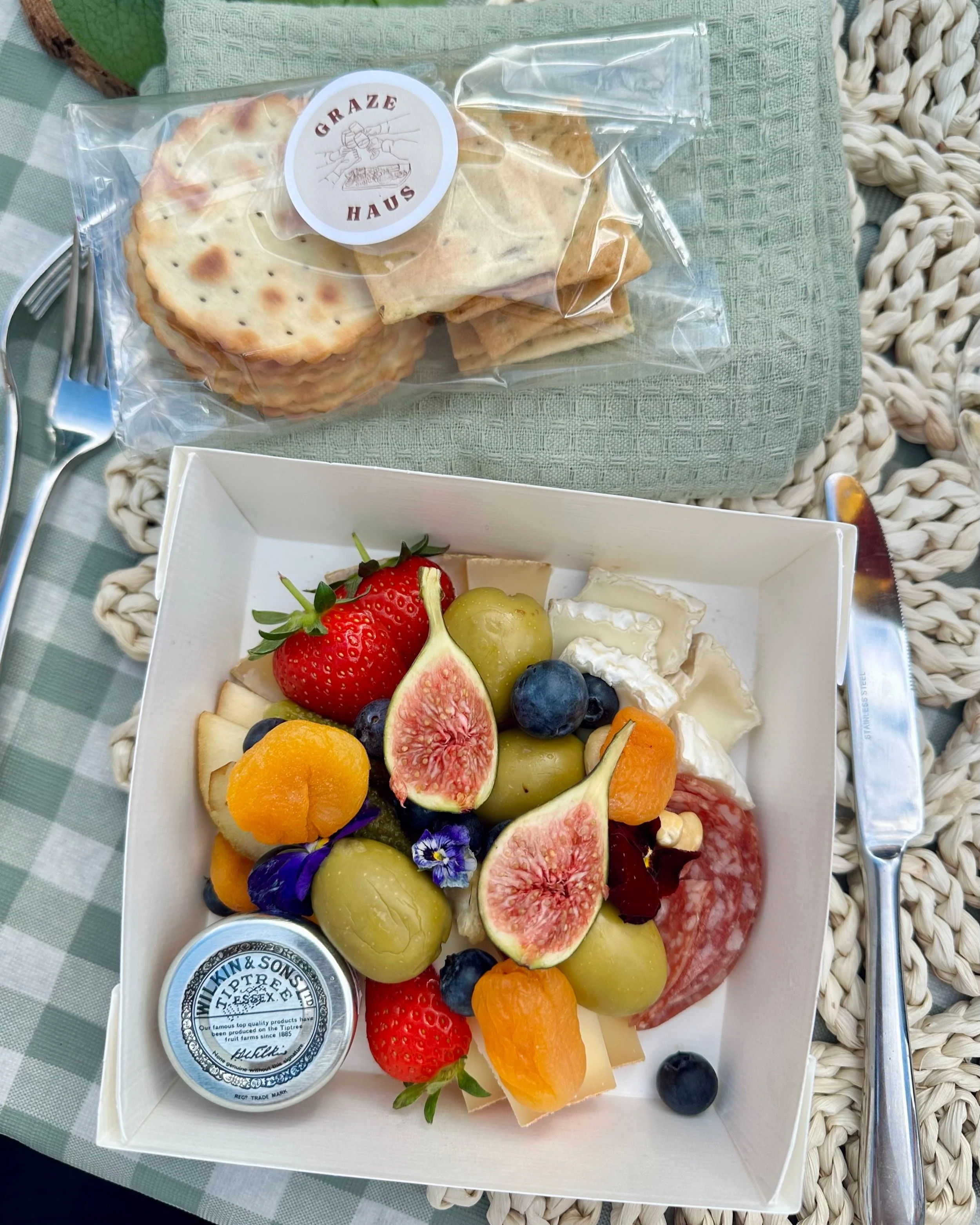 Artisan grazing board with cheese and charcuterie – Graze Haus London (Copy)