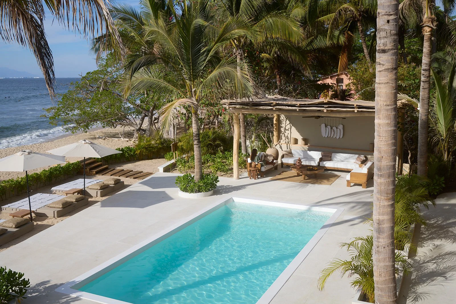 MIXTO - Pool and Living room.jpg