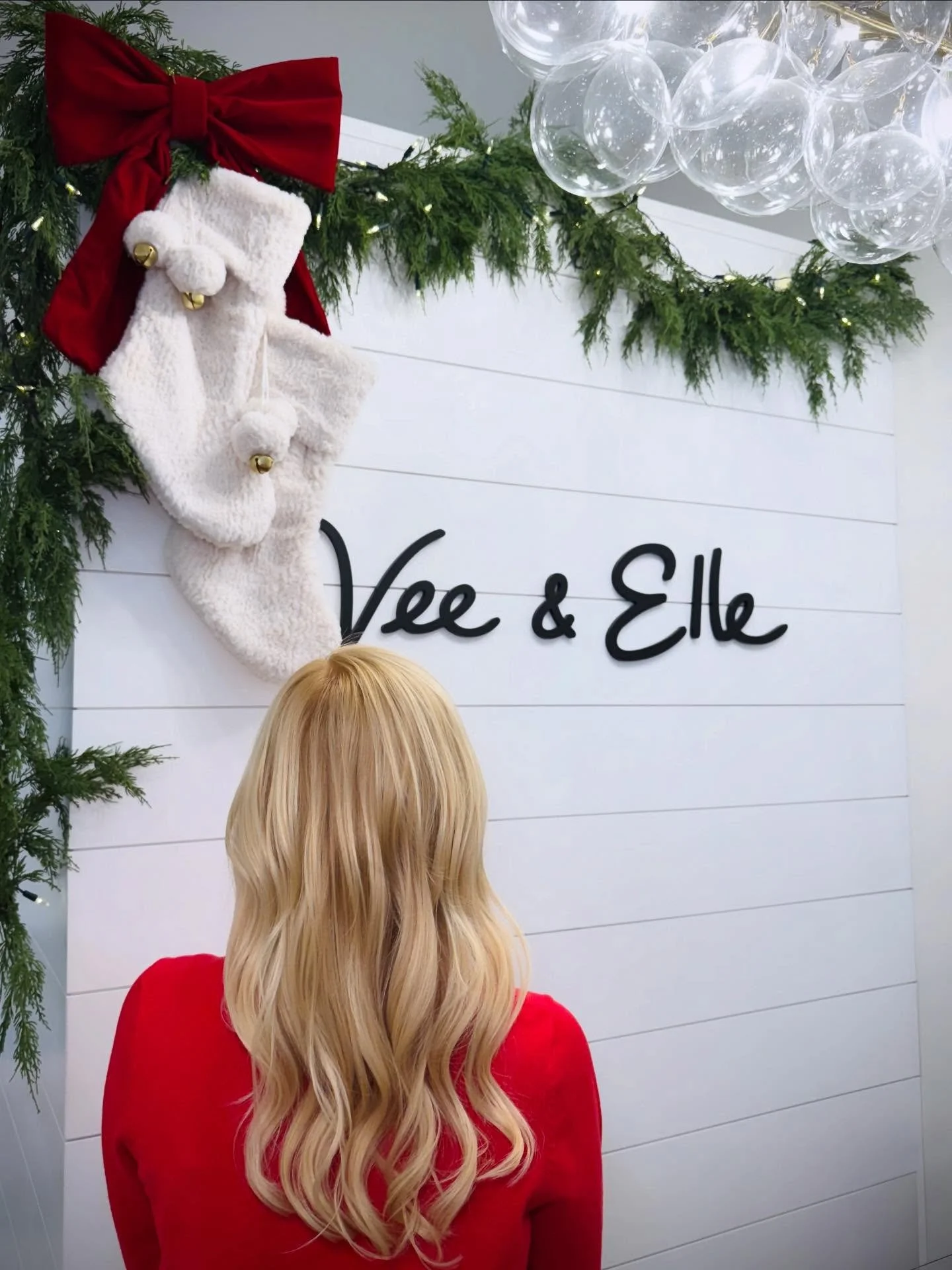 Feeling like I just stepped out of a Hallmark movie after a little holiday hair magic ✨ @veeandellerye in my sweet hometown never misses. The owner, Vera, is a mom of two originally from Albania, and I&rsquo;m always inspired by moms who make their d
