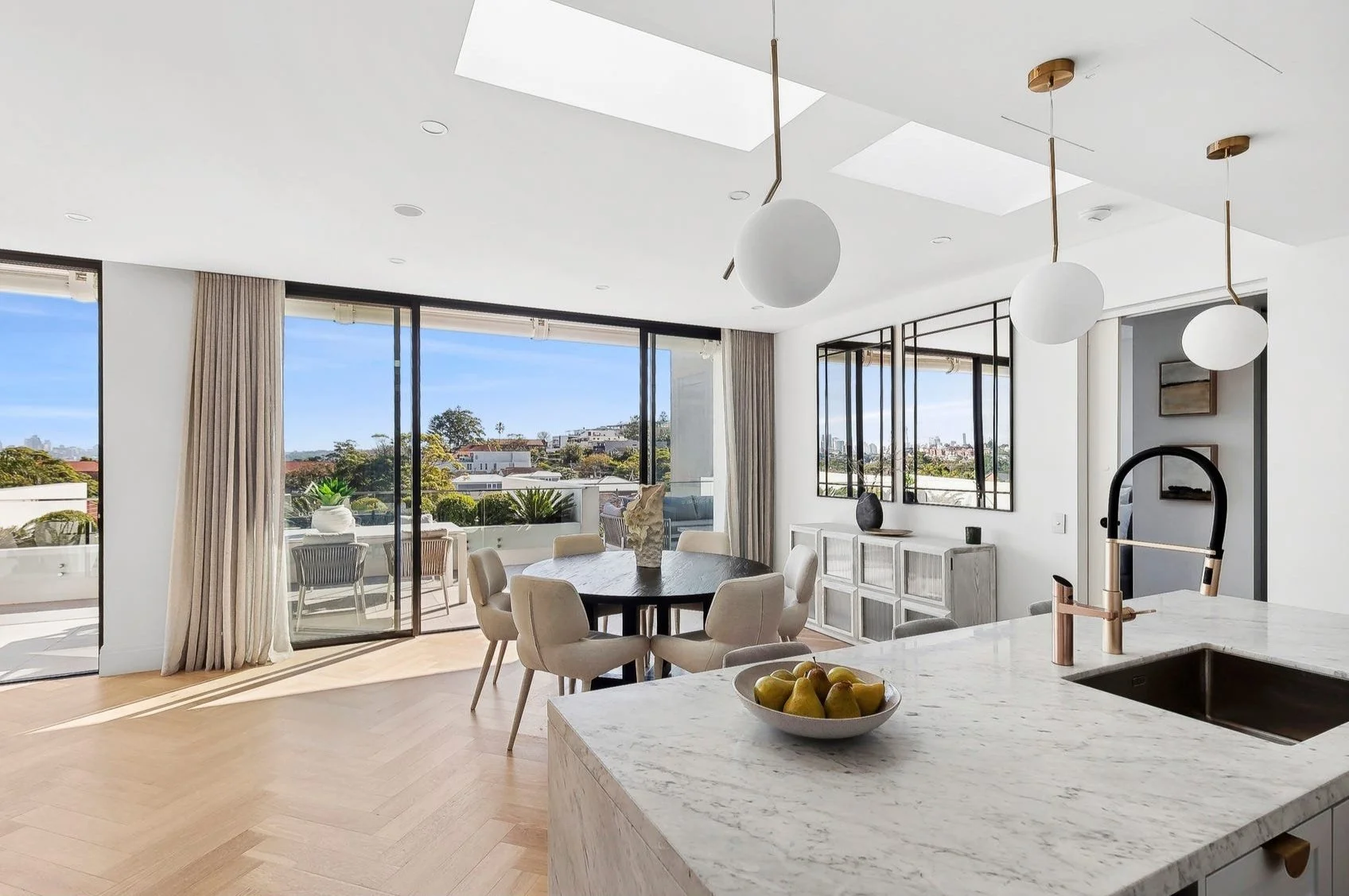 Dining and terrace, 301/62A Dover Road, Rose Bay