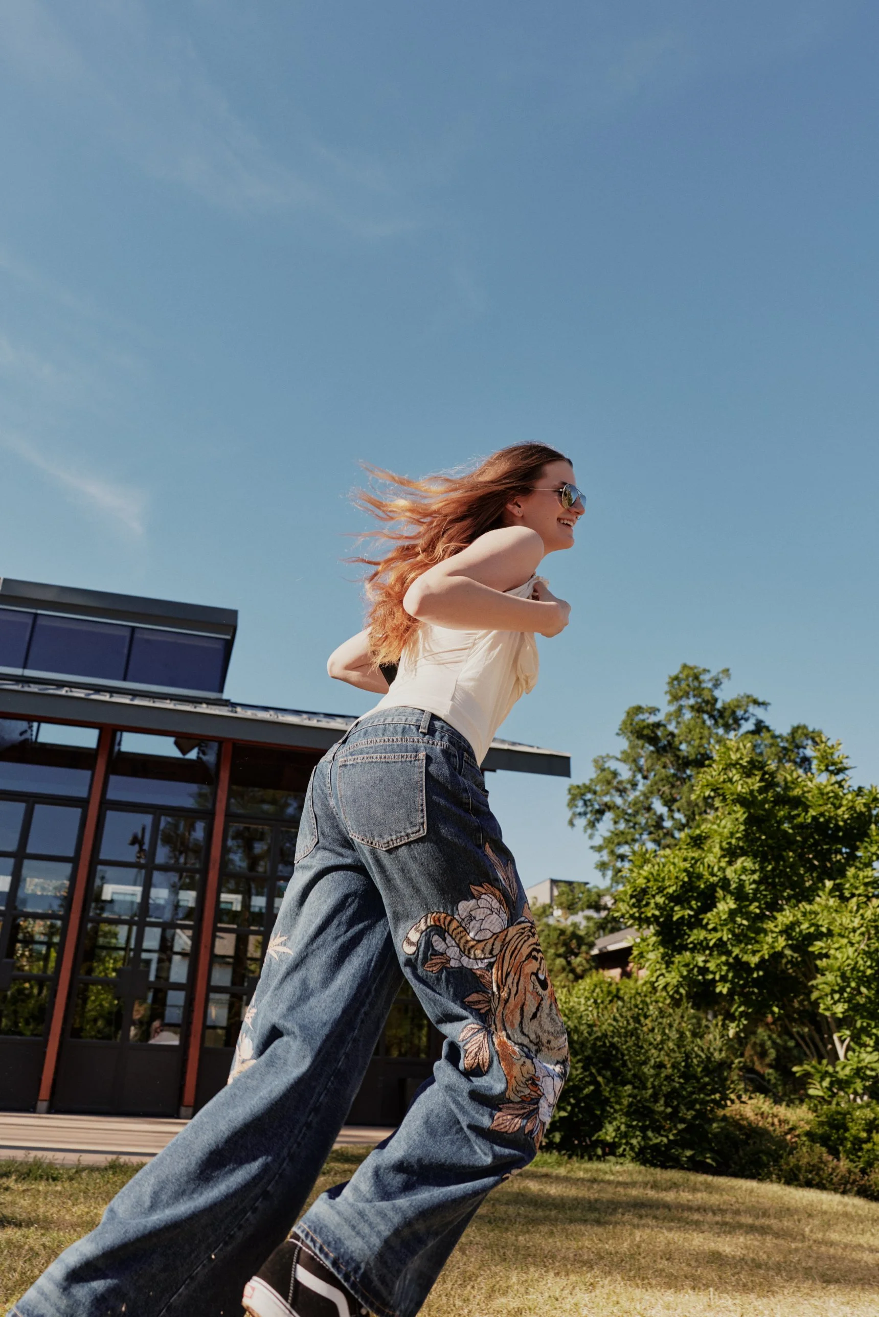 02-tiger-jeans-run.jpg