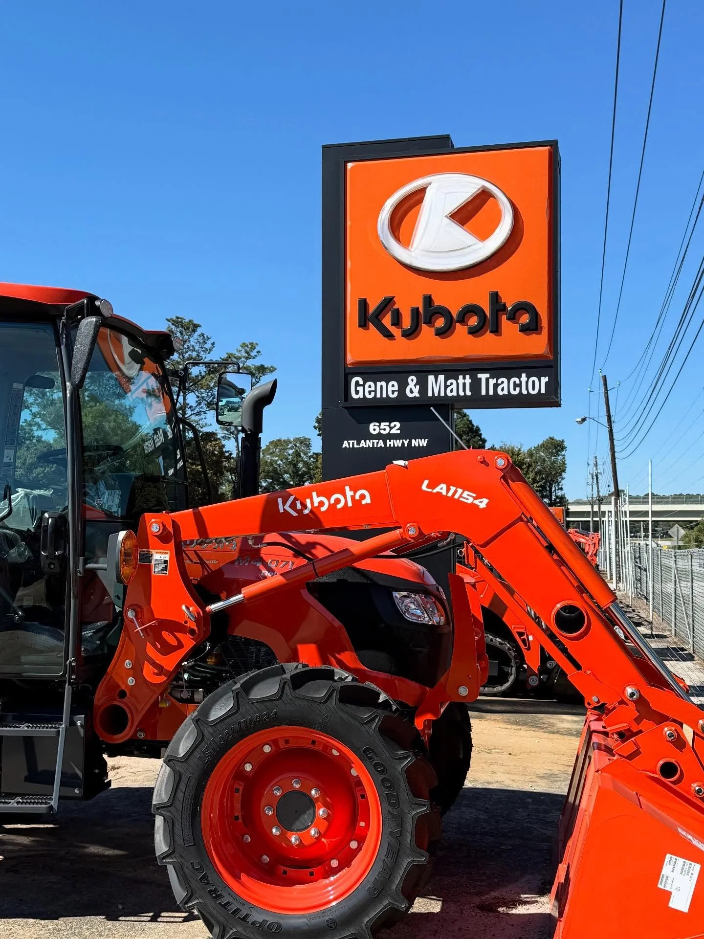 It's a beautiful day! Stop by and check out our available inventory for your year-end purchases!

#kubota #kubotadealer #kubotacountry #kubotaorange