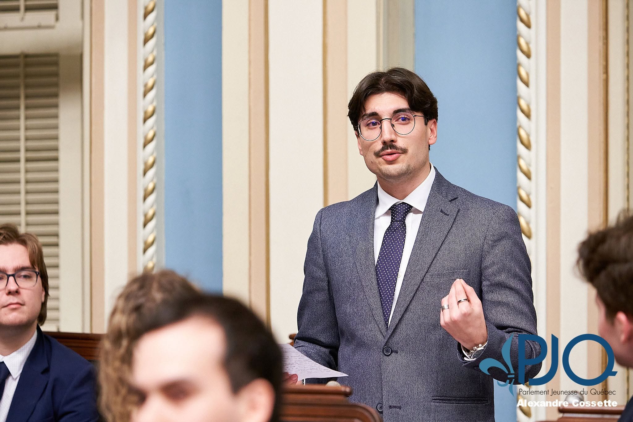 Francesco Palumbo Piccionello, délégué de la Vallée d’Aoste, prend la parole au Salon bleu