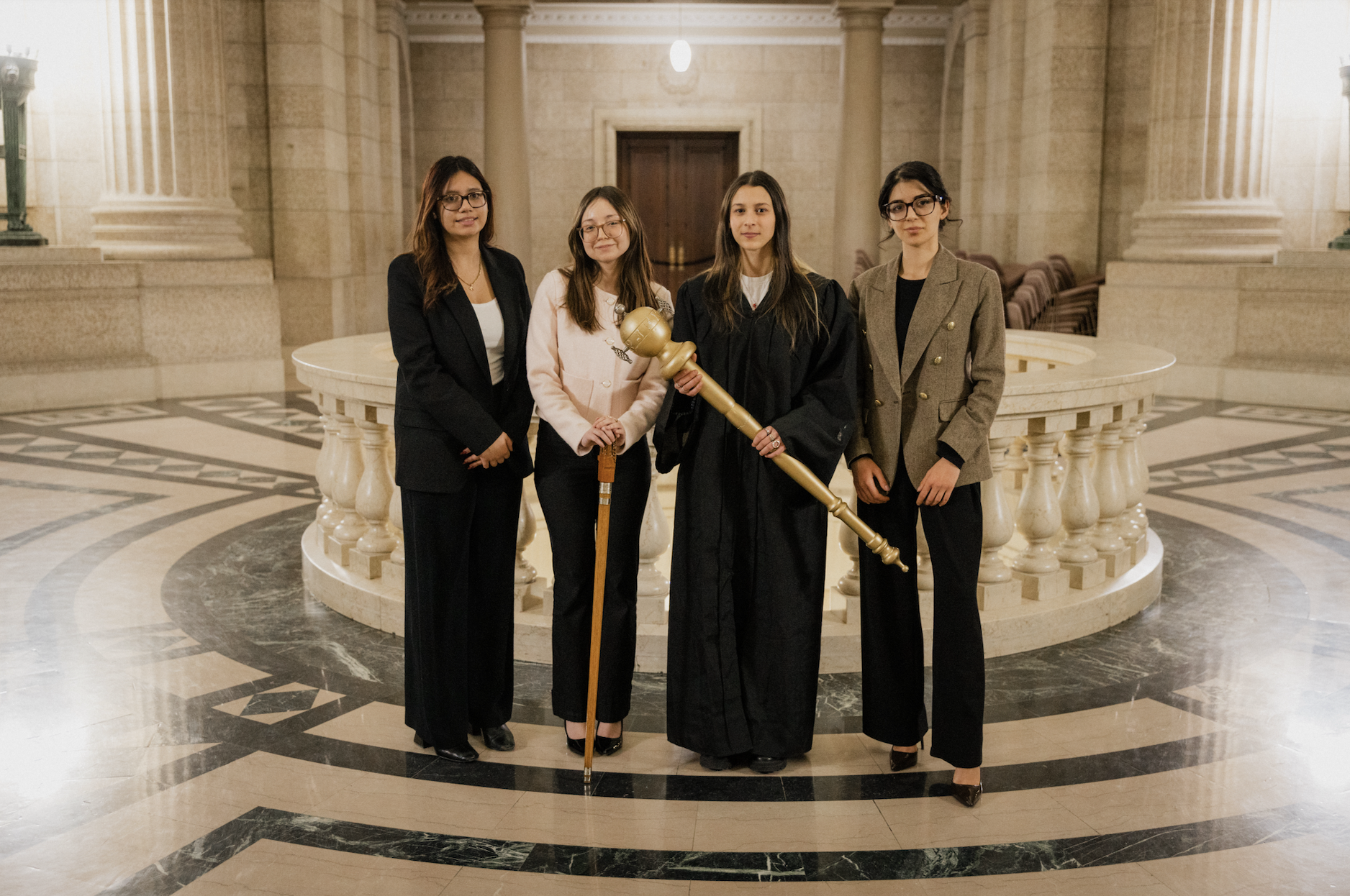 Les déléguées manitobaines et québécoises au Parlement jeunesse franco-manitobain